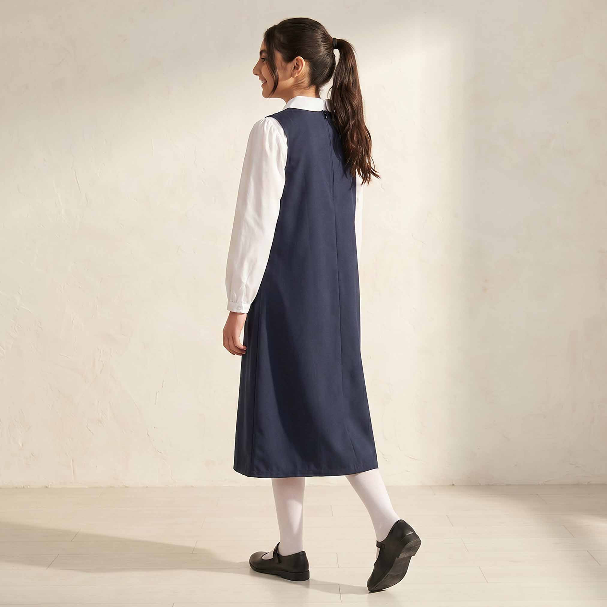 مريلة مدرسة كحلي بفتحة رقبة V للبنات من جونيورز-girls-clothing-schoolwear-dresses-image-3