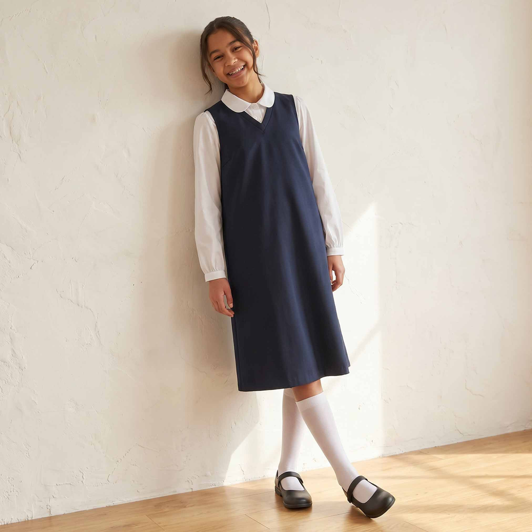 مريلة مدرسية زرقاء داكنة بياقة V من جونيورز - للبنات-girls-clothing-schoolwear-dresses-image-1