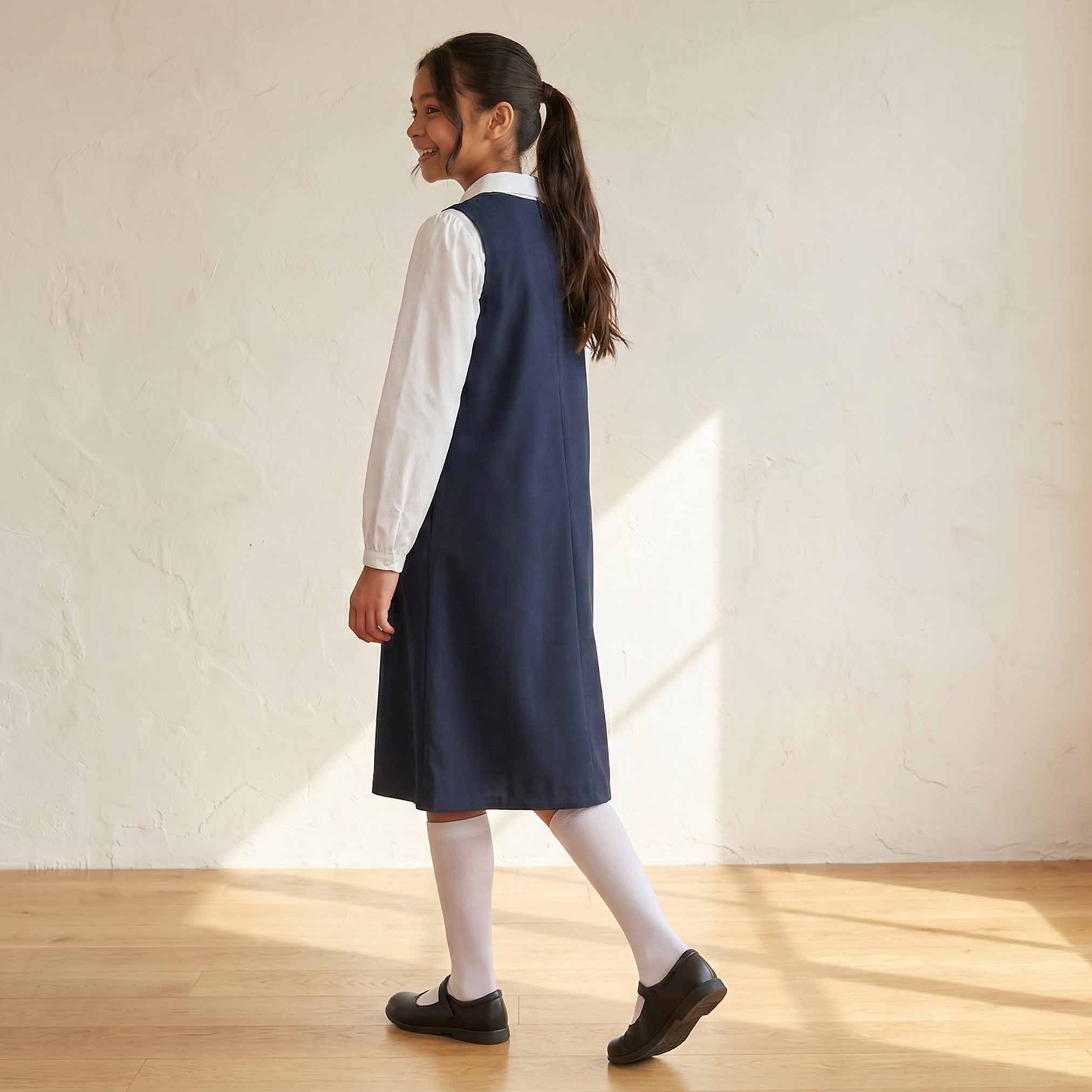 مريلة مدرسية زرقاء داكنة بياقة V من جونيورز - للبنات-girls-clothing-schoolwear-dresses-image-2