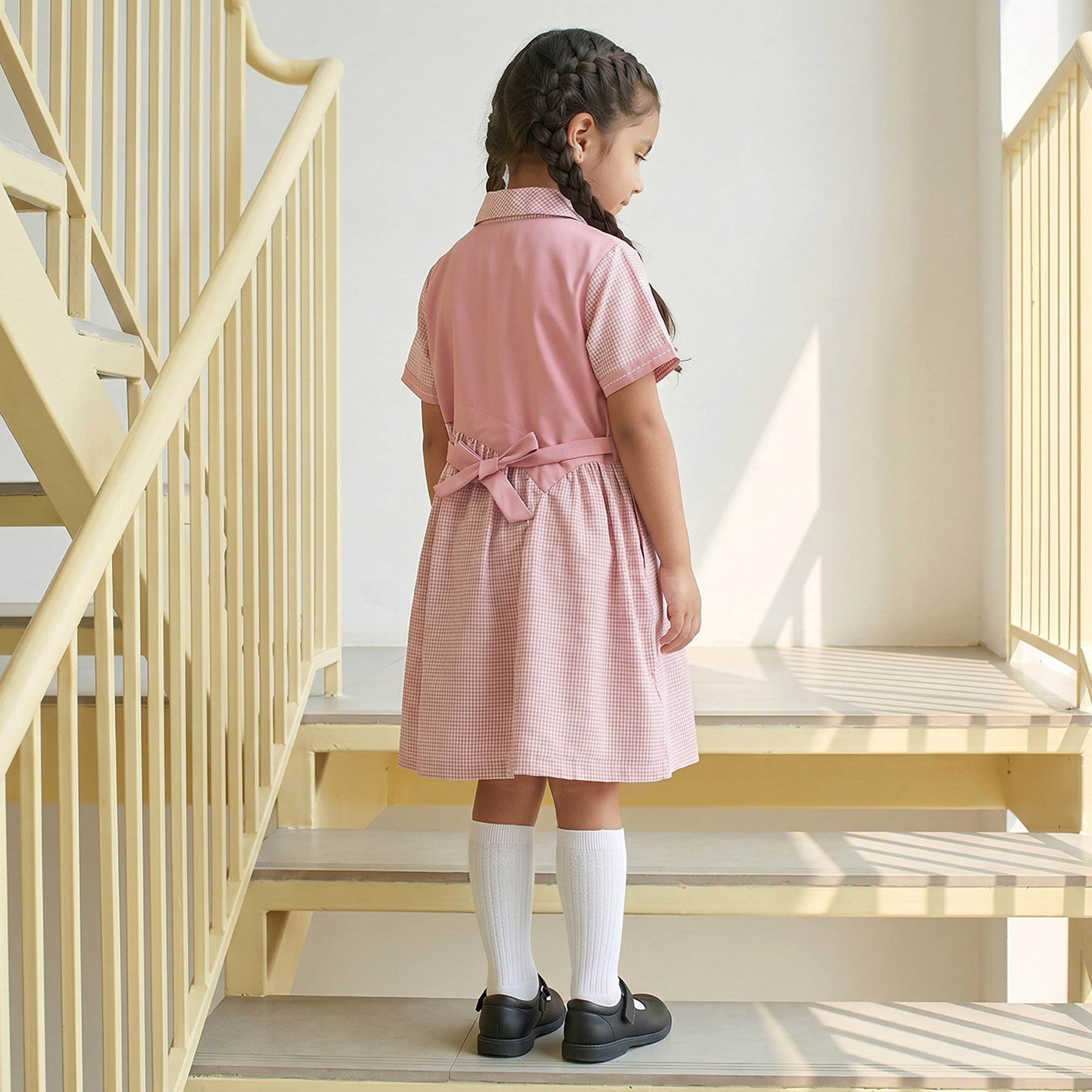 فستان مدرسة وردي بأكمام قصيرة للبنات من جونيورز-girls-clothing-schoolwear-dresses-image-2