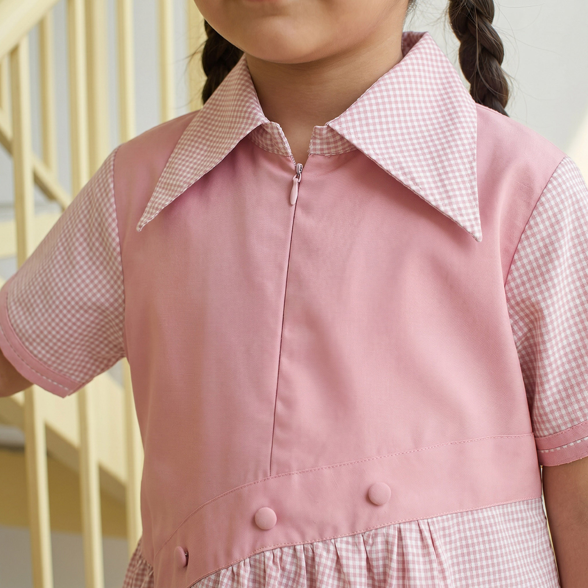 فستان مدرسة وردي بأكمام قصيرة للبنات من جونيورز-girls-clothing-schoolwear-dresses-image-4