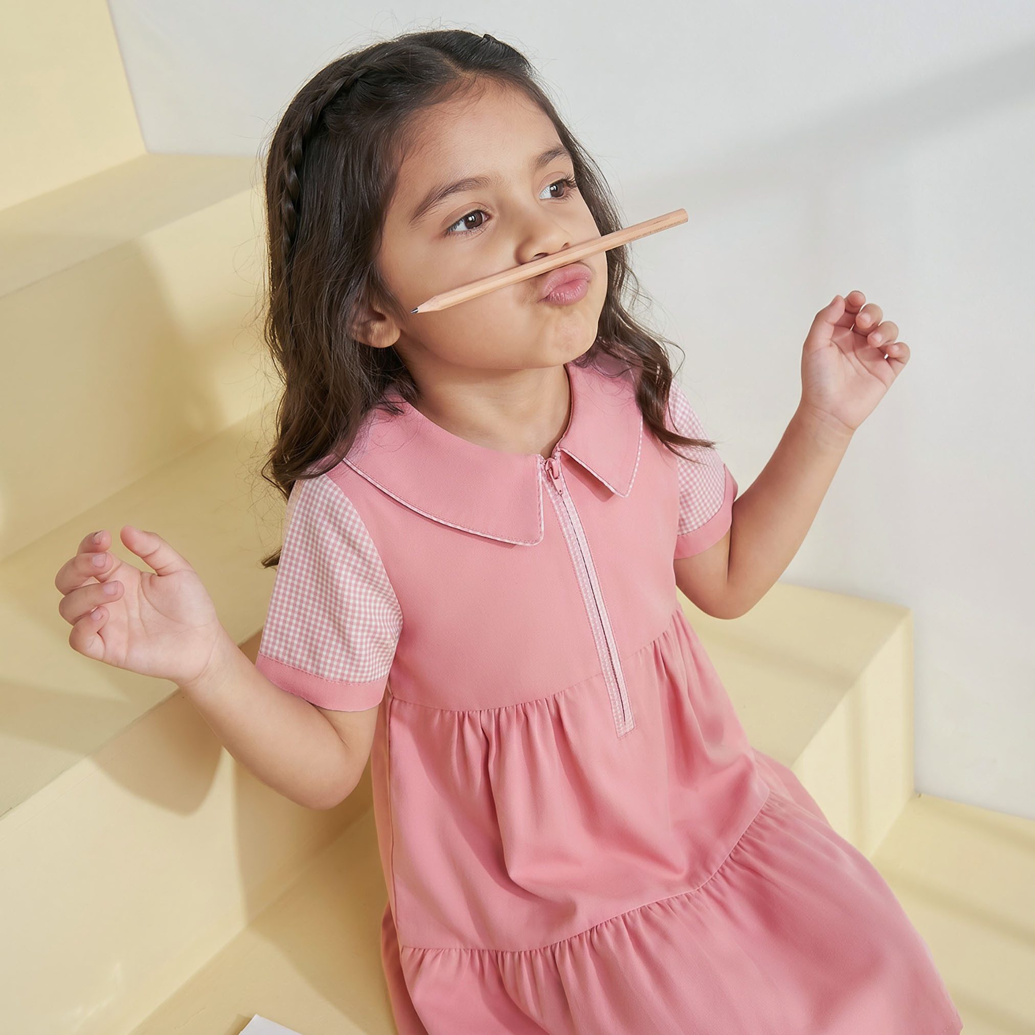 فستان مدرسي وردي بياقة بيتر بان من جونيورز - بنات-girls-clothing-schoolwear-dresses-image-4