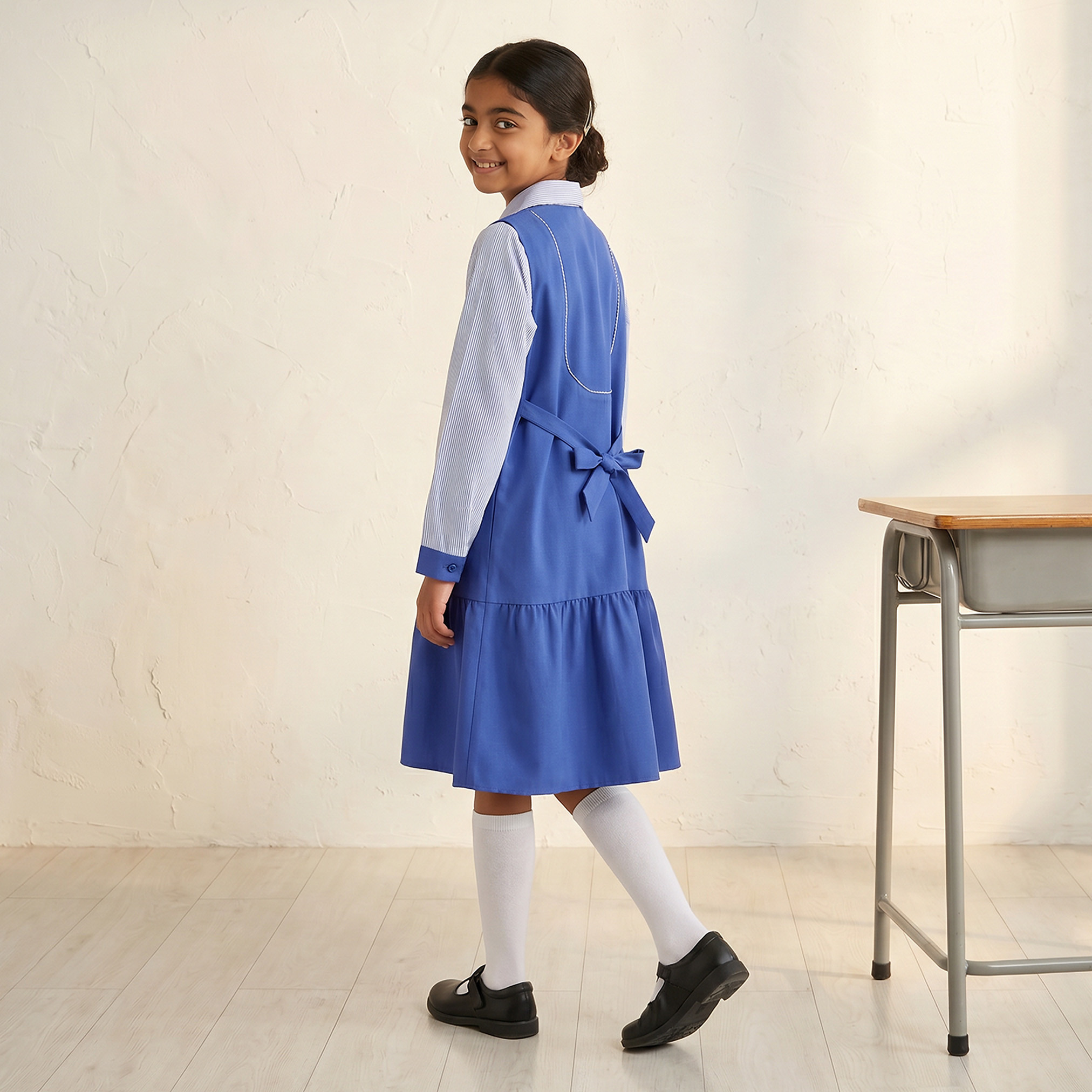 فستان مدرسي أزرق بخصر منسدل وبياقة عادية للبنات من جونيورز-girls-clothing-schoolwear-dresses-image-2