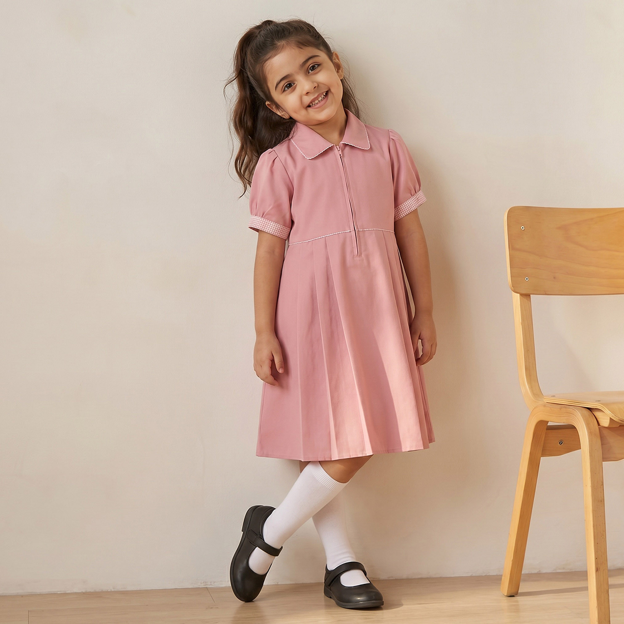 فستان مدرسي وردي بأكمام قصيرة للبنات من جونيورز-girls-clothing-schoolwear-dresses-image-1