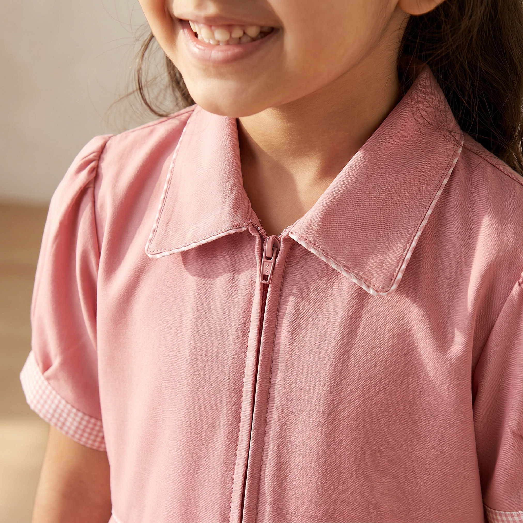 فستان مدرسي وردي بأكمام قصيرة للبنات من جونيورز-girls-clothing-schoolwear-dresses-image-5