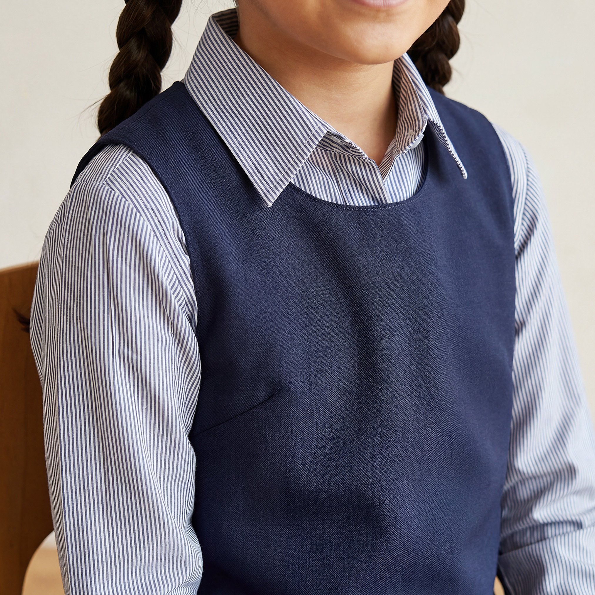 مريلة مدرسية زرقاء داكنة بياقة مستديرة من جونيورز - للبنات-girls-clothing-schoolwear-dresses-image-6