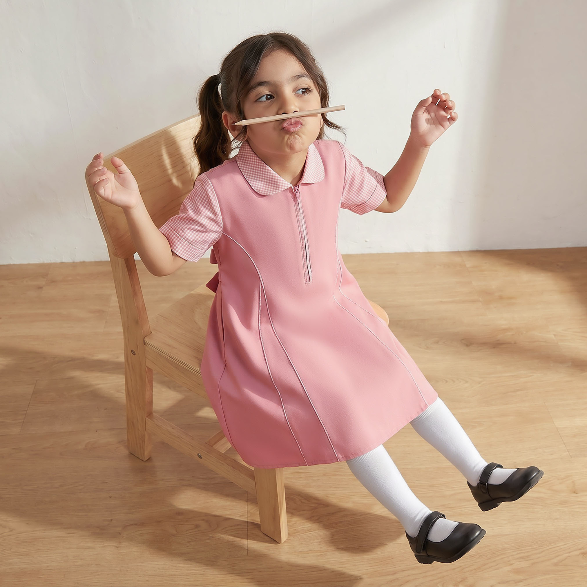فستان مدرسة وردي بأكمام قصيرة للبنات من جونيورز-girls-clothing-schoolwear-dresses-image-4