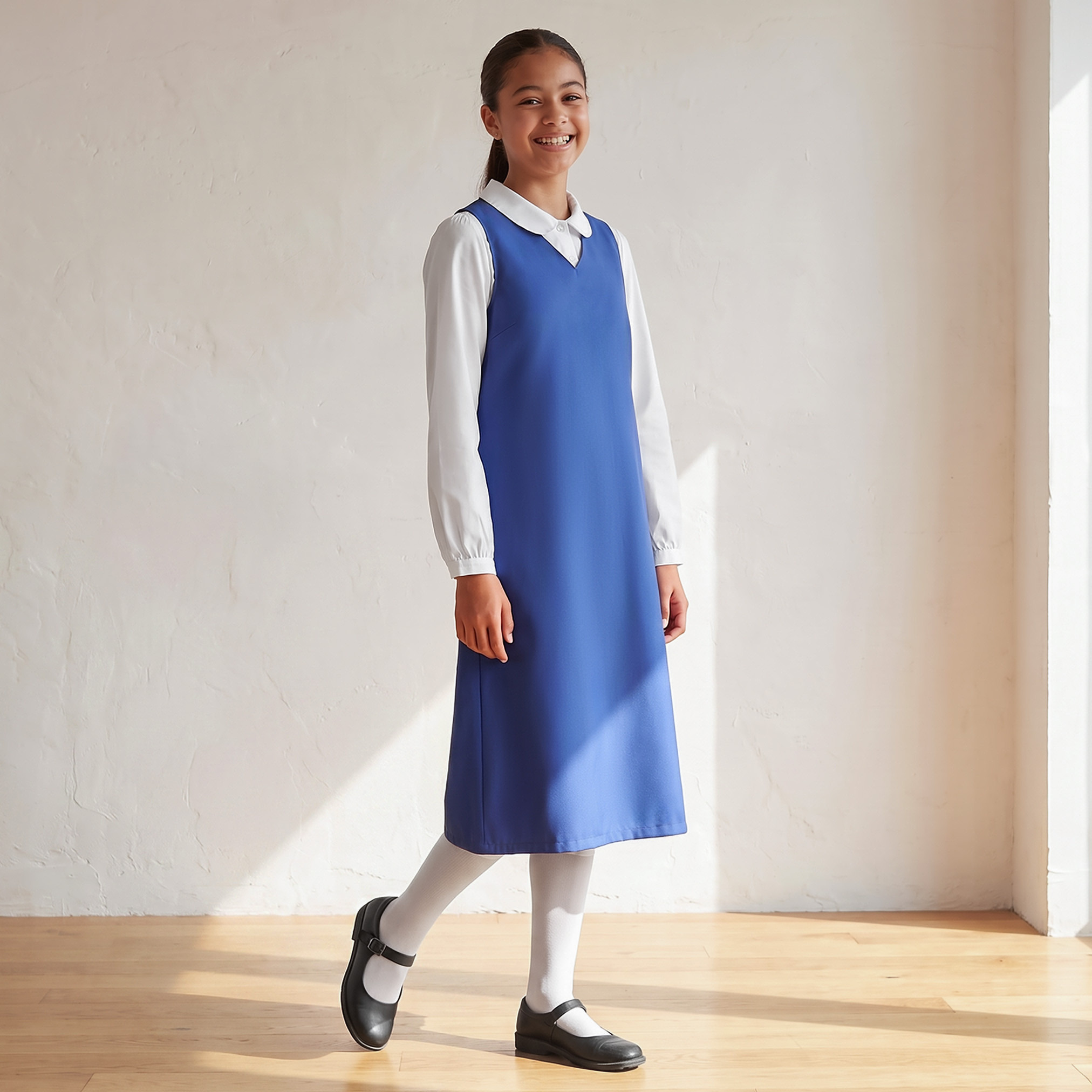 مريلة مدرسية زرقاء بياقة V من جونيورز - للبنات-girls-clothing-schoolwear-dresses-image-4