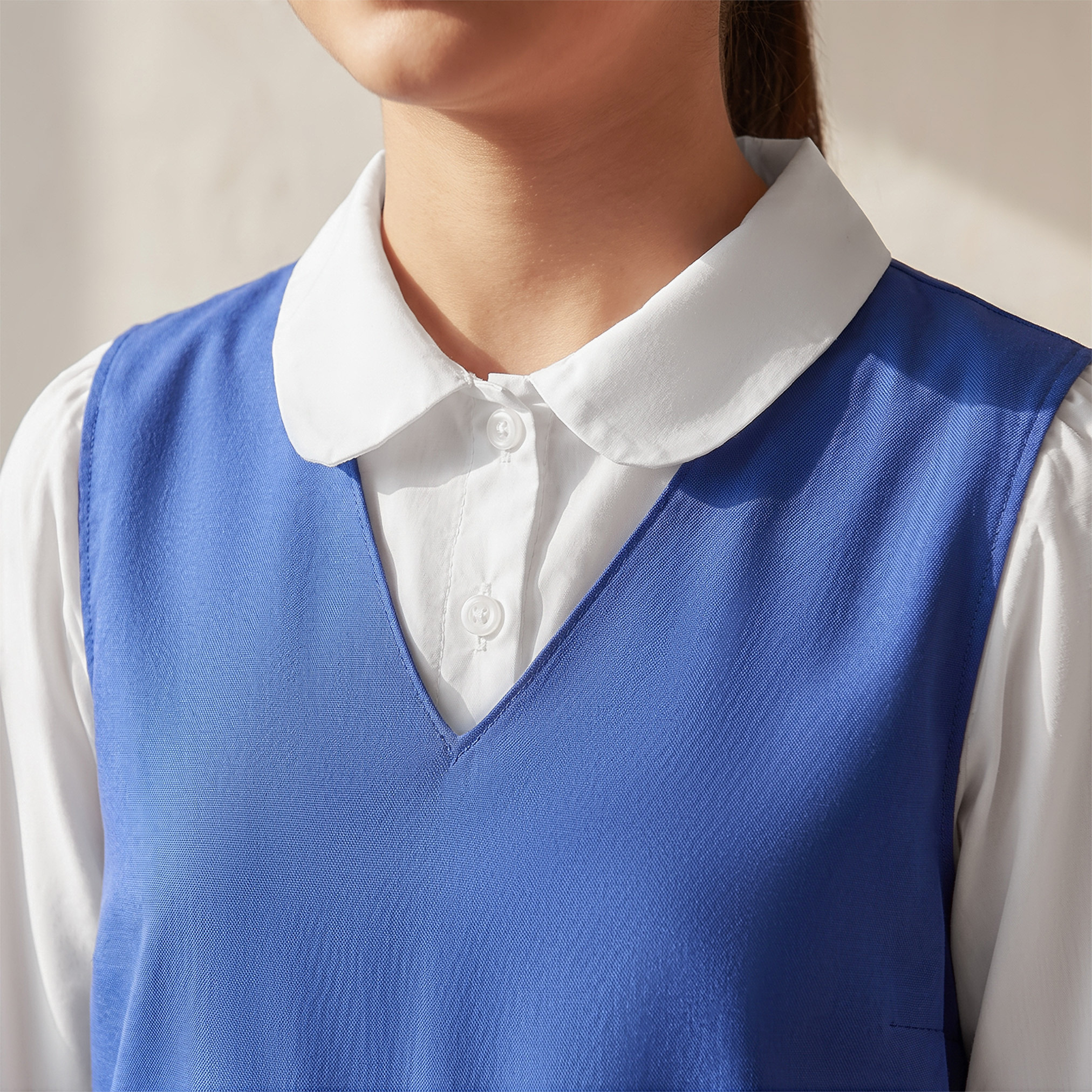 مريلة مدرسية زرقاء داكنة بياقة V من جونيورز - للبنات-girls-clothing-schoolwear-dresses-image-5