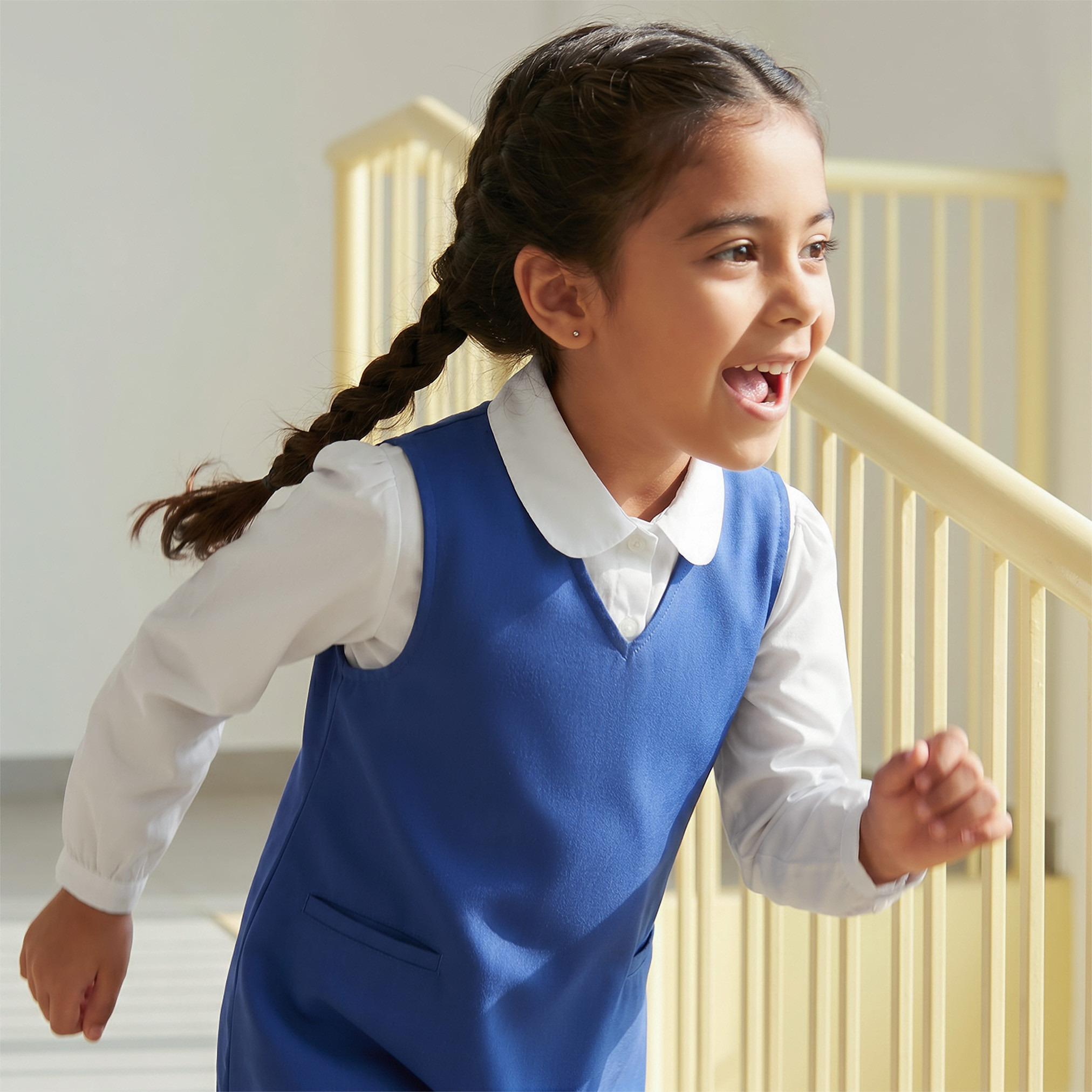 مريلة مدرسية زرقاء بياقة V من جونيورز - للبنات-girls-clothing-schoolwear-dresses-image-5