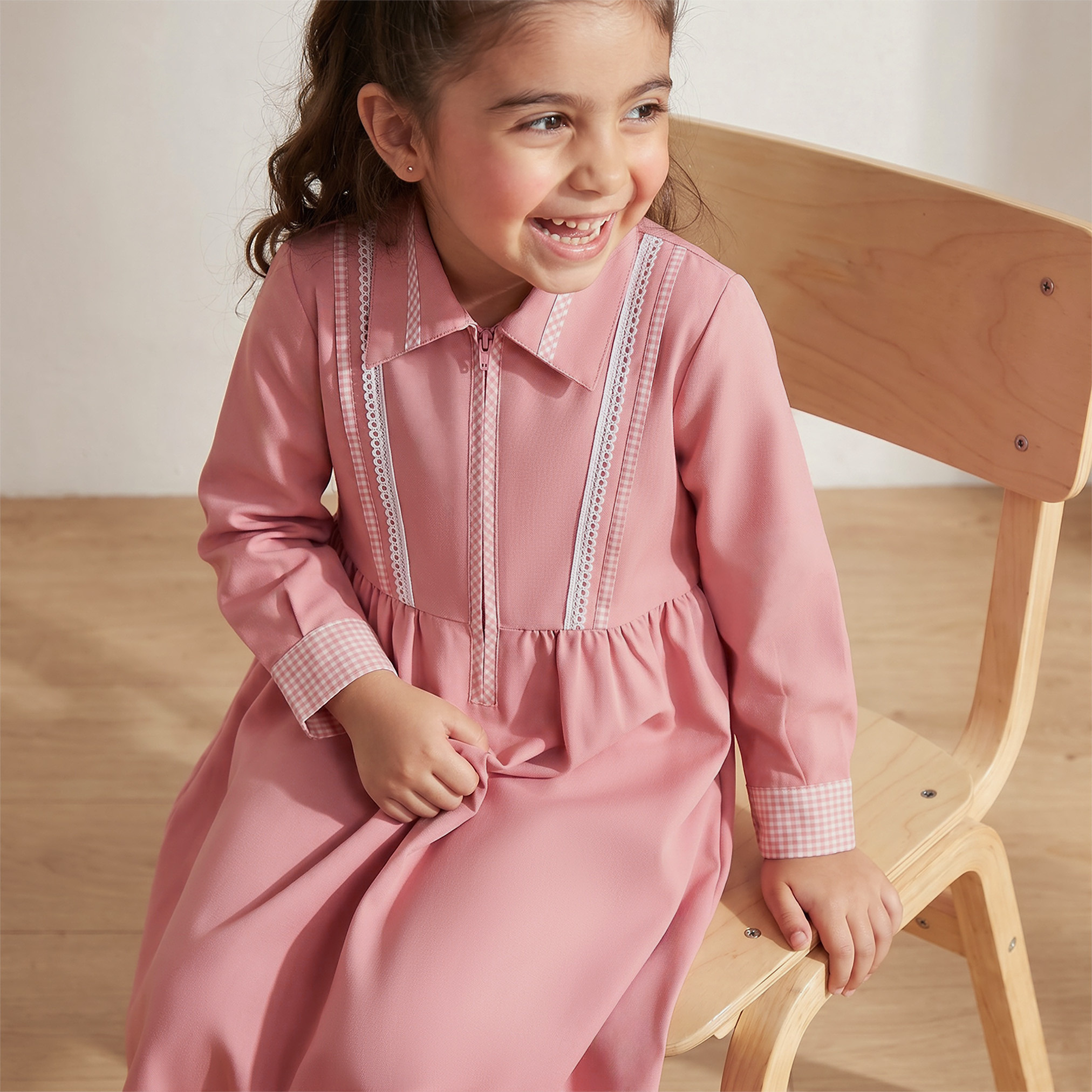 فستان مدرسي وردي بأكمام طويلة من جونيورز - بنات-girls-clothing-schoolwear-dresses-image-5