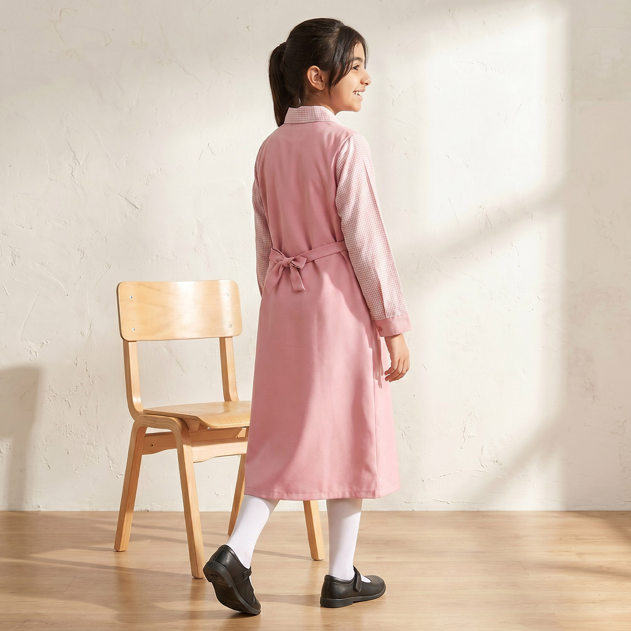 فستان مدرسة وردي بأكمام طويلة للبنات من جونيورز-girls-clothing-schoolwear-dresses-image-2