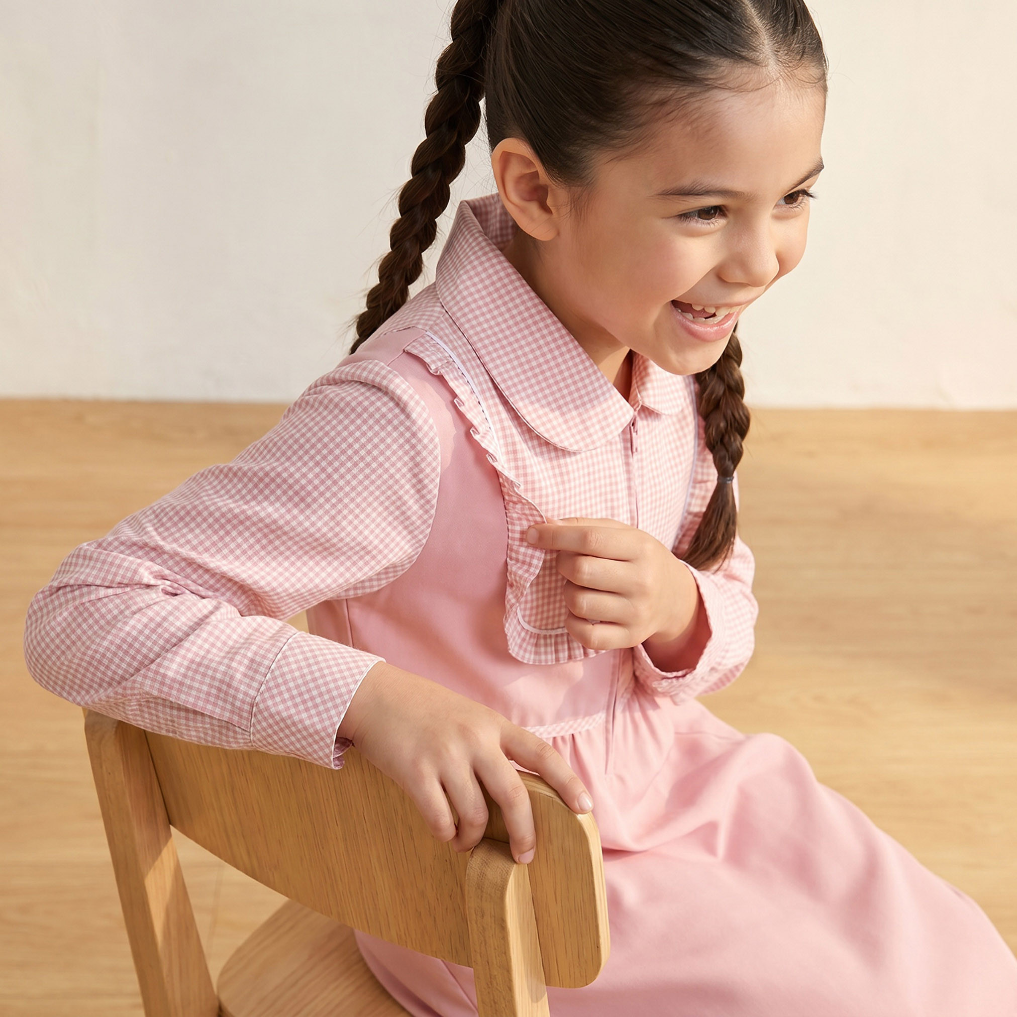 فستان مدرسة وردي بأكمام طويلة للبنات من جونيورز-girls-clothing-schoolwear-dresses-image-4