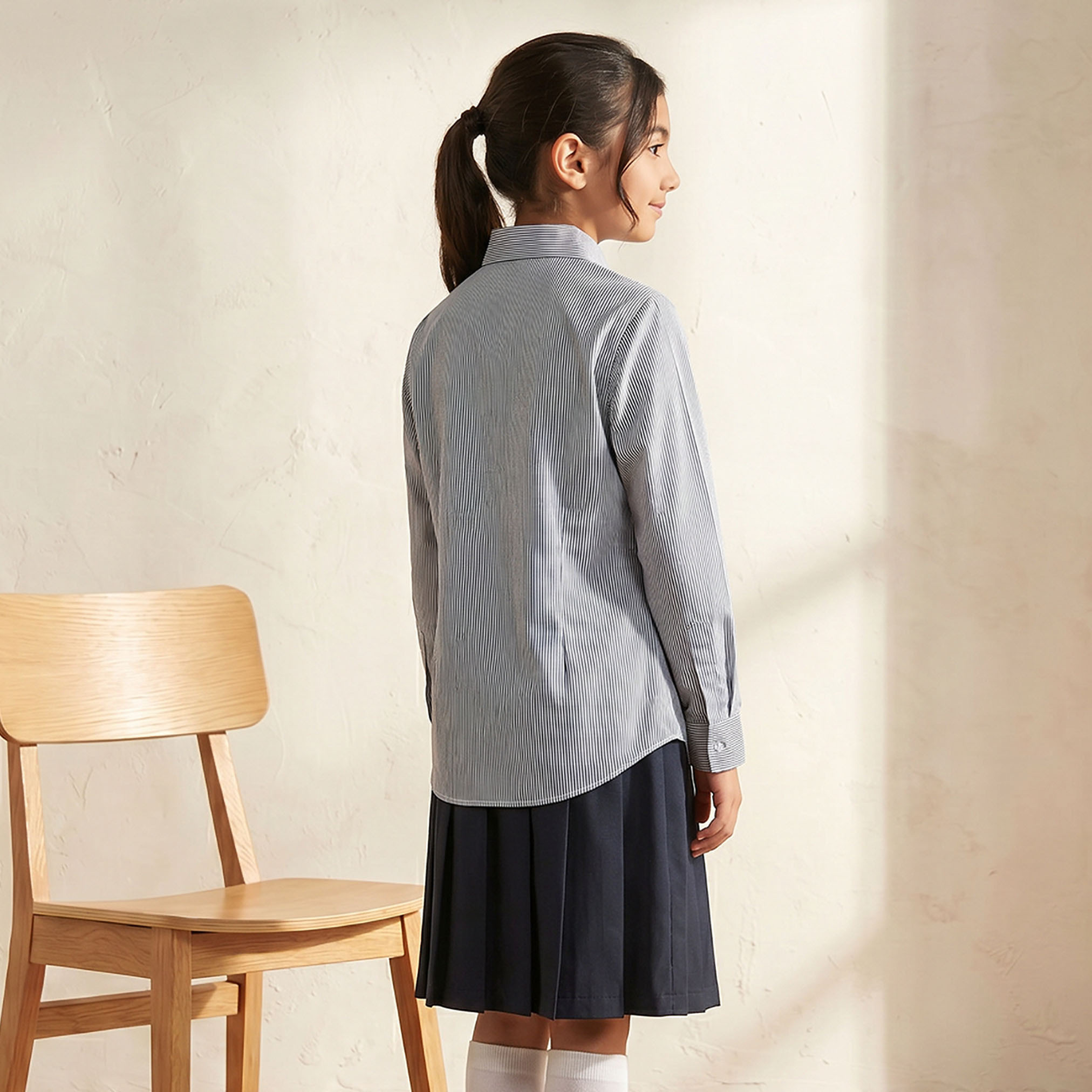 قميص مدرسي رمادي بياقة واسعة للفتيات من جونيورز-girls-clothing-blousesandshirts-image-3