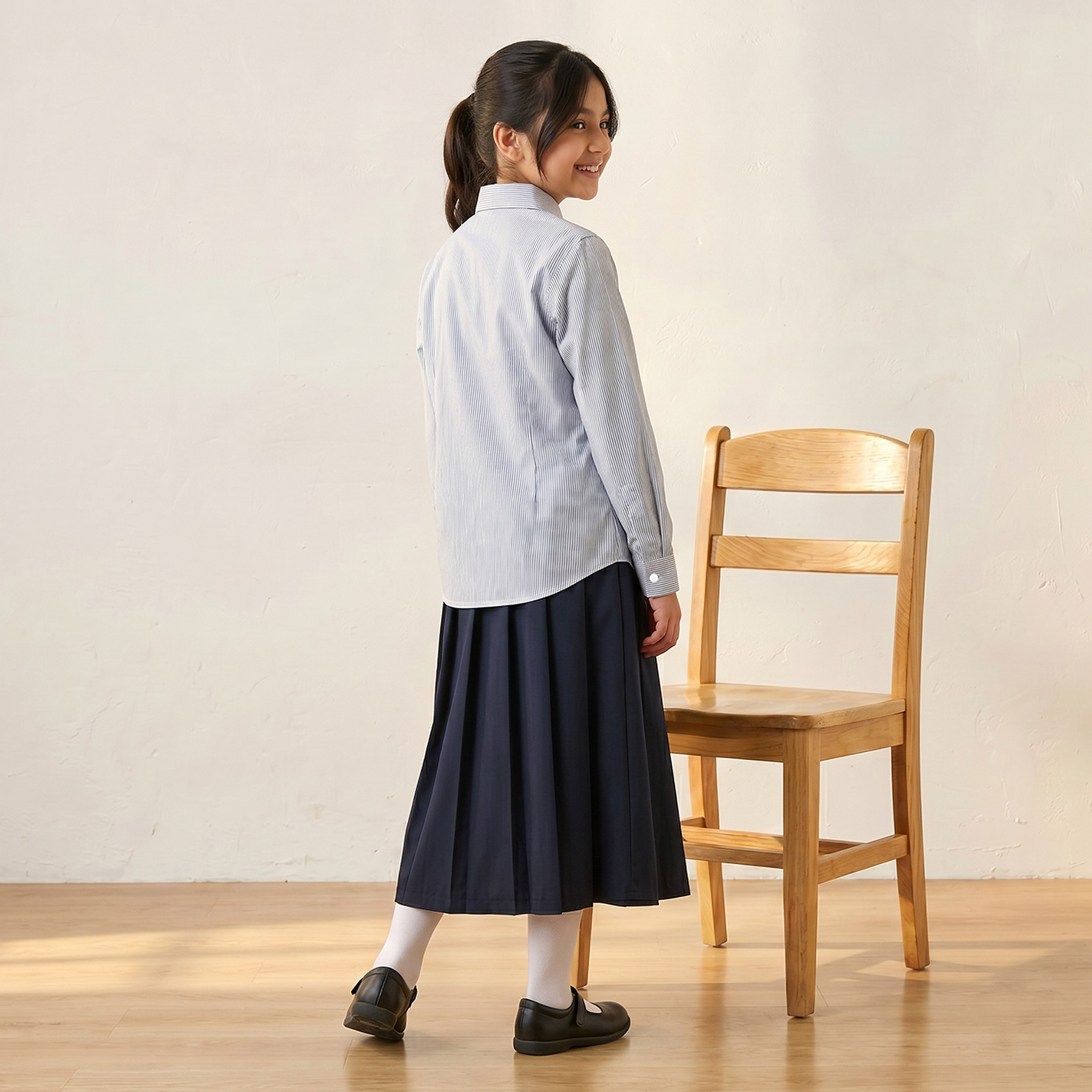 قميص مدرسي رمادي بياقة للبنات من جونيورز-girls-clothing-blousesandshirts-image-3