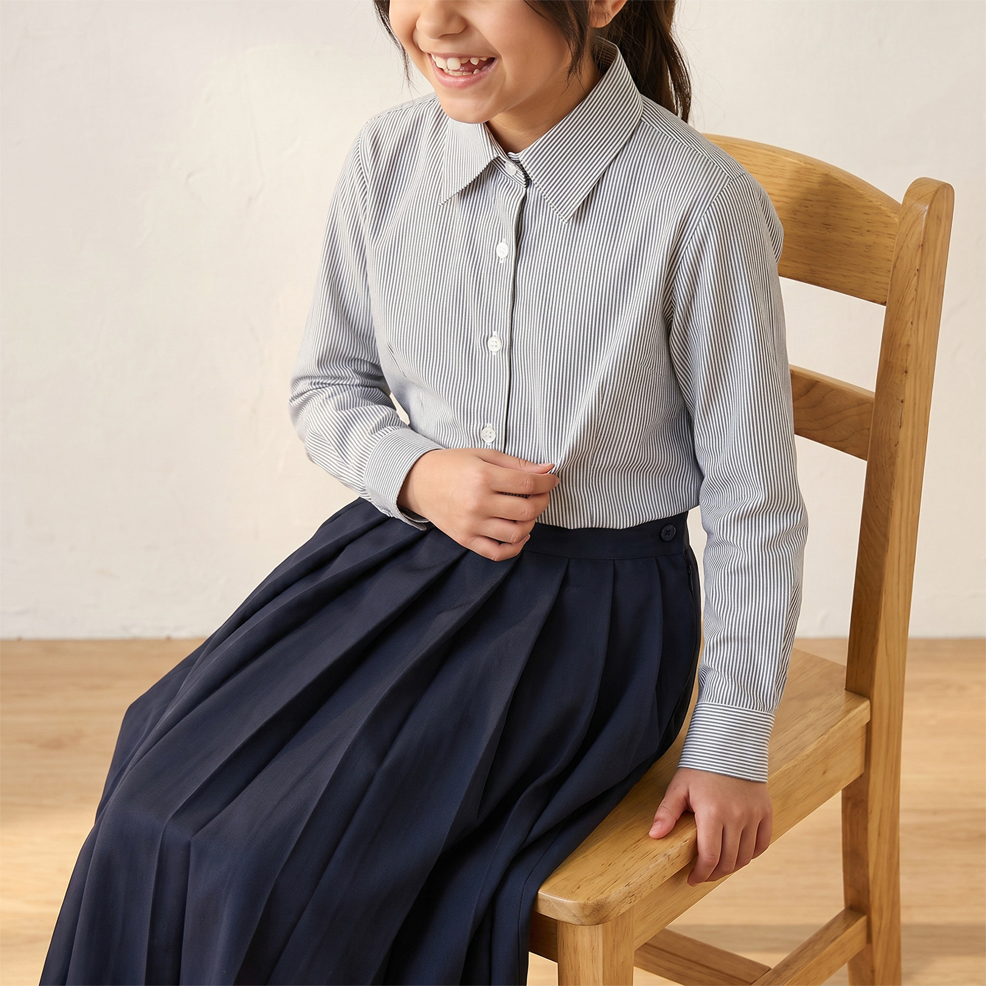 قميص مدرسي رمادي بياقة للبنات من جونيورز-girls-clothing-blousesandshirts-image-5