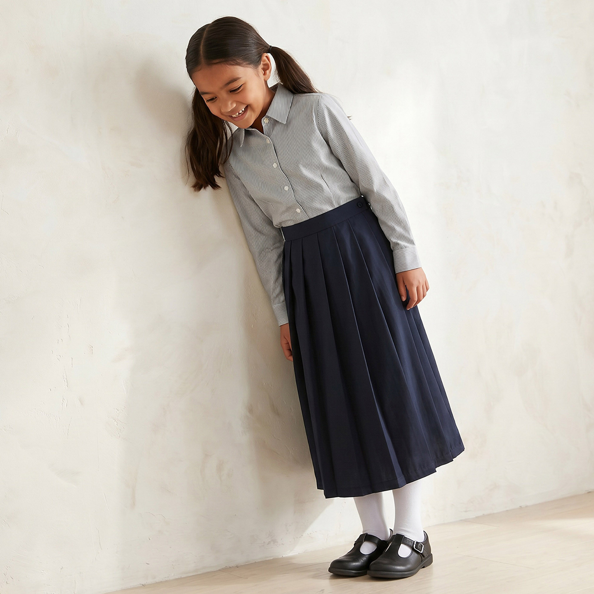 قميص مدرسي رمادي بياقة عادية للبنات من جونيورز-girls-clothing-blousesandshirts-image-2