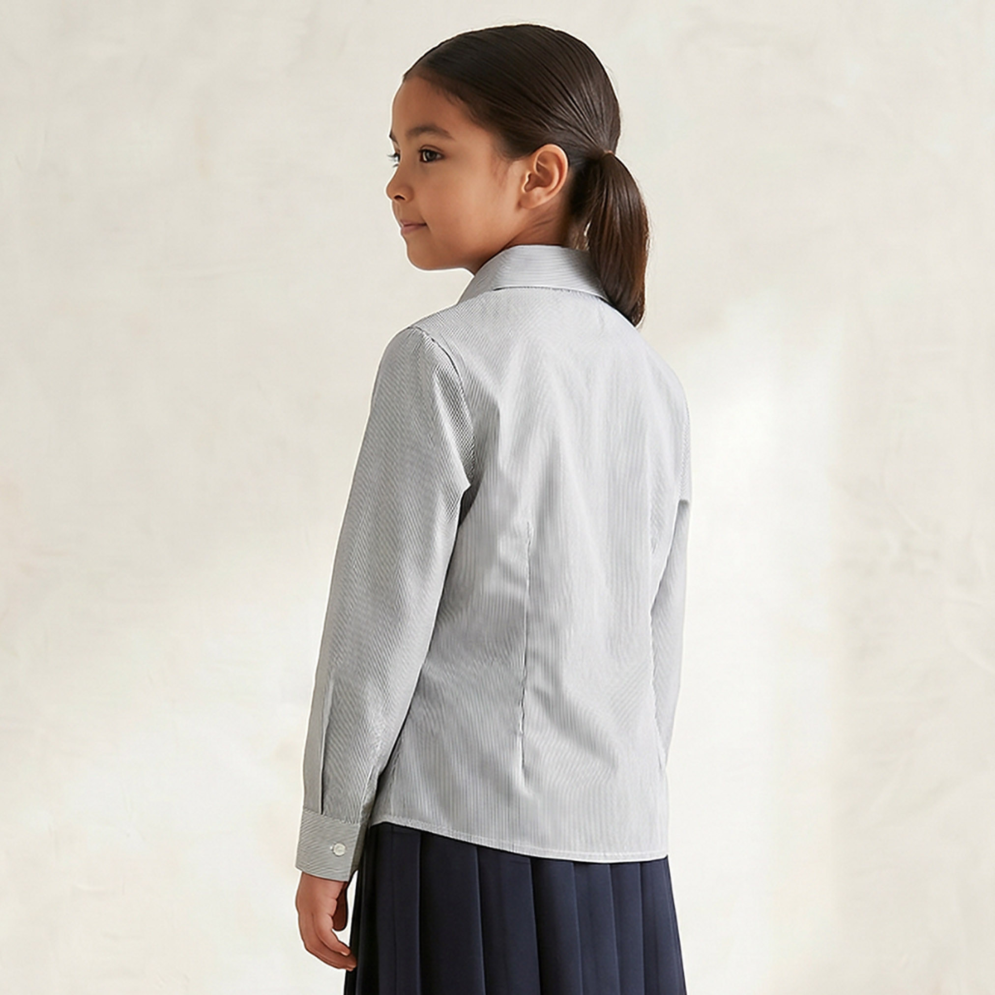 قميص مدرسي رمادي بياقة عادية للبنات من جونيورز-girls-clothing-blousesandshirts-image-3