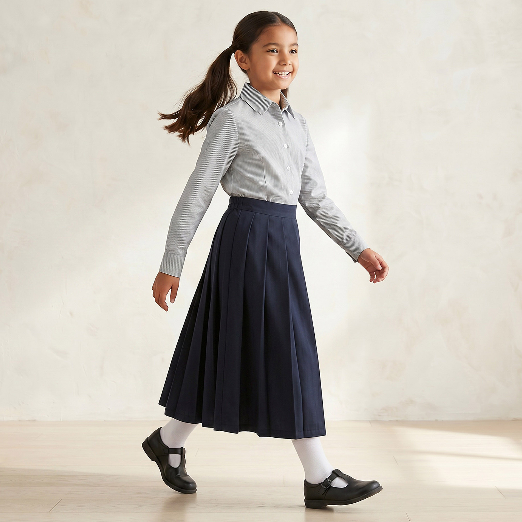 قميص مدرسي رمادي بياقة عادية للبنات من جونيورز-girls-clothing-blousesandshirts-image-6