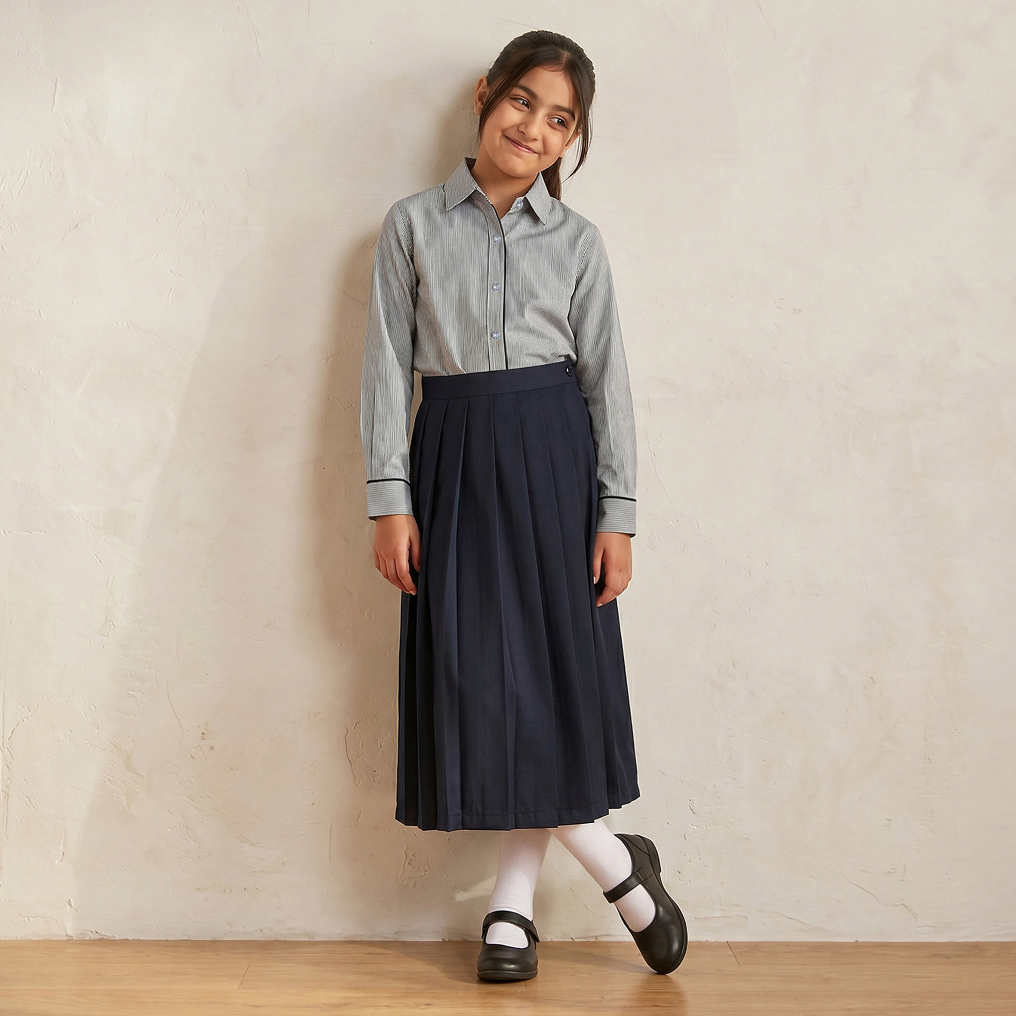 قميص مدرسي رمادي بياقة واسعة للفتيات من جونيورز-girls-clothing-blousesandshirts-image-4