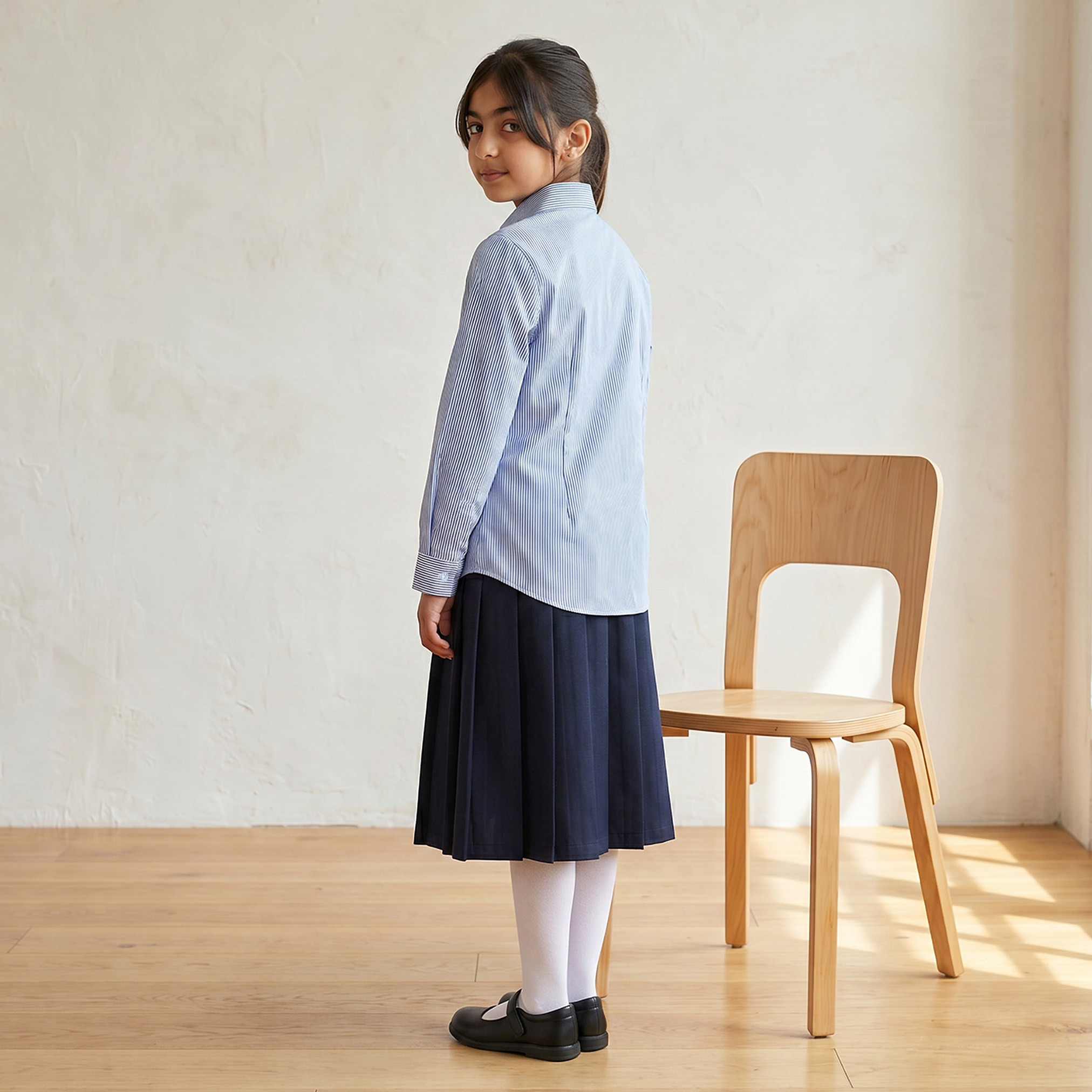 قميص مدرسي رمادي بياقة واسعة للفتيات من جونيورز-girls-clothing-blousesandshirts-image-25