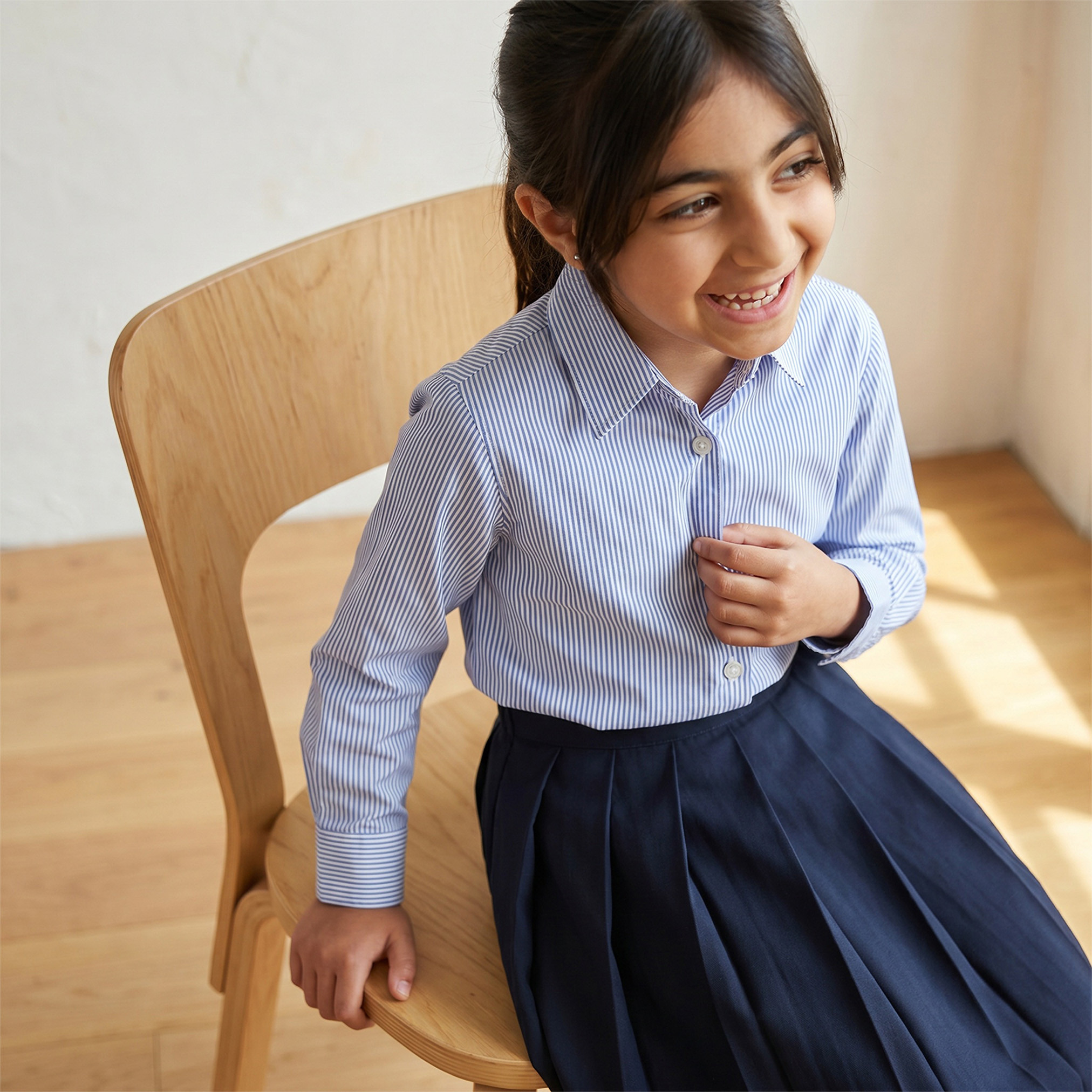 قميص مدرسي رمادي بياقة واسعة للفتيات من جونيورز-girls-clothing-blousesandshirts-image-28