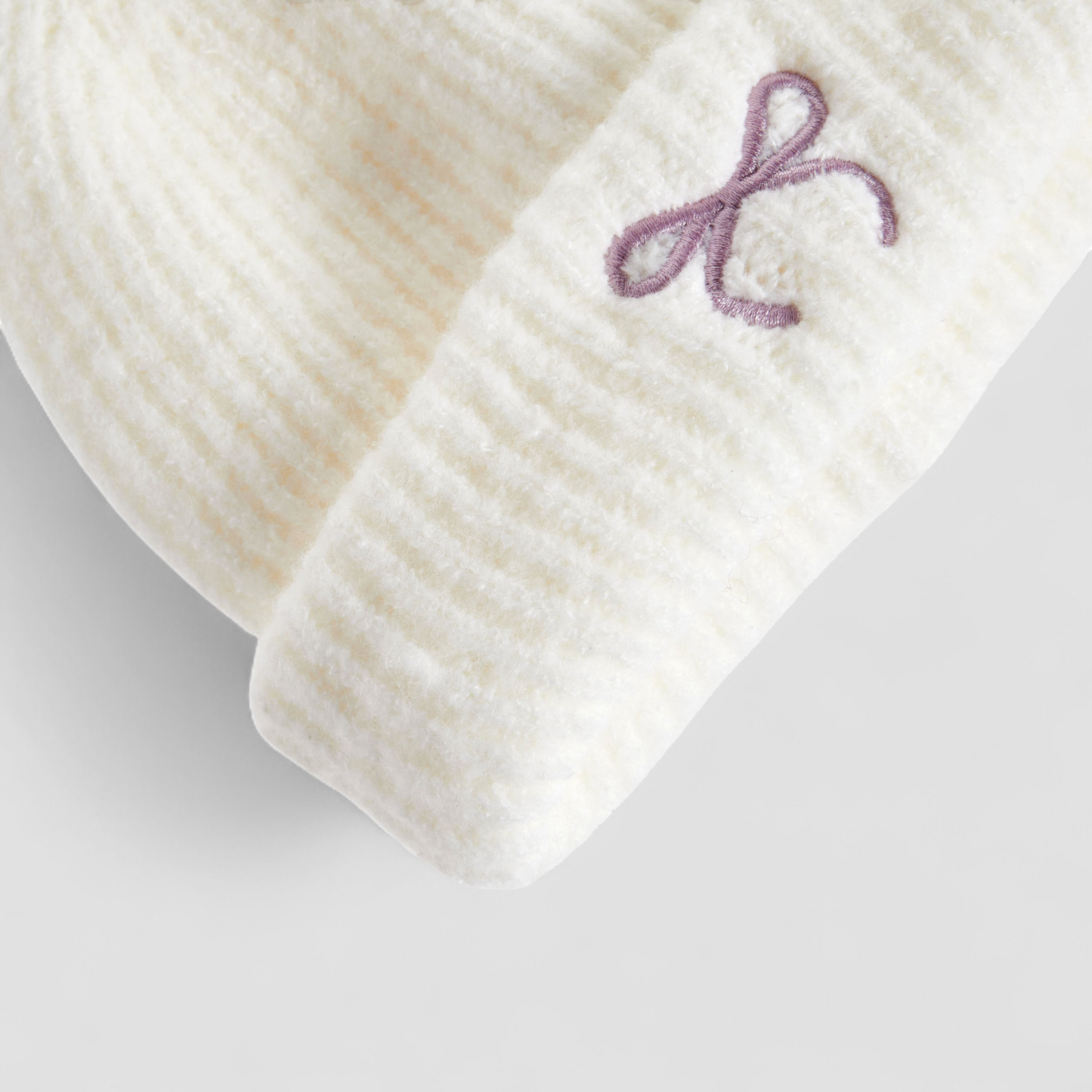 قبعة شتوية بتطريز فيونكة للفتيات من جونيورز-girls-clothing-winterwear-winteraccessories-image-1