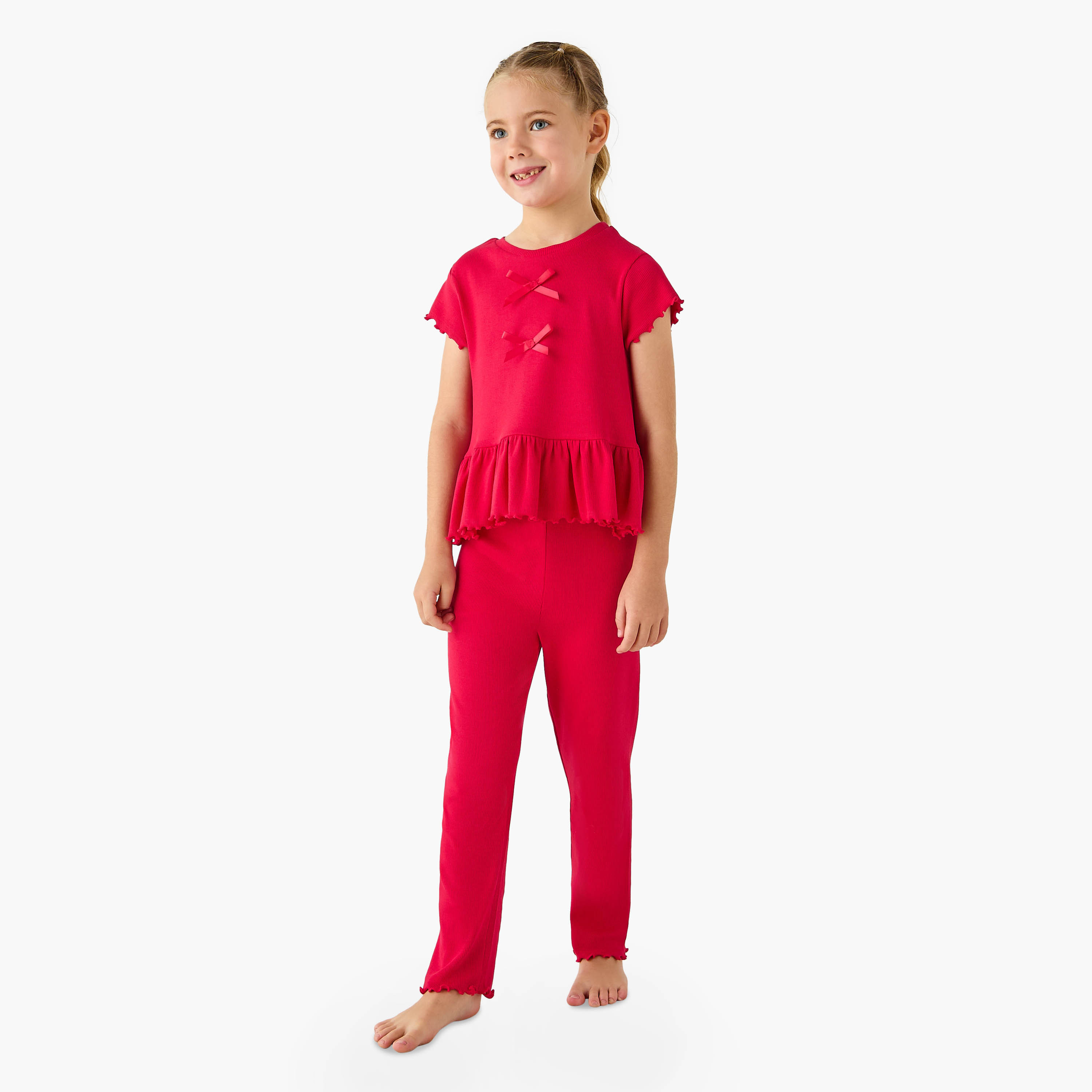 طقم بلوزة مضلعة بأكمام قصيرة وبنطلون بيجاما من جونيورز-girls-clothing-nightwear-image-1