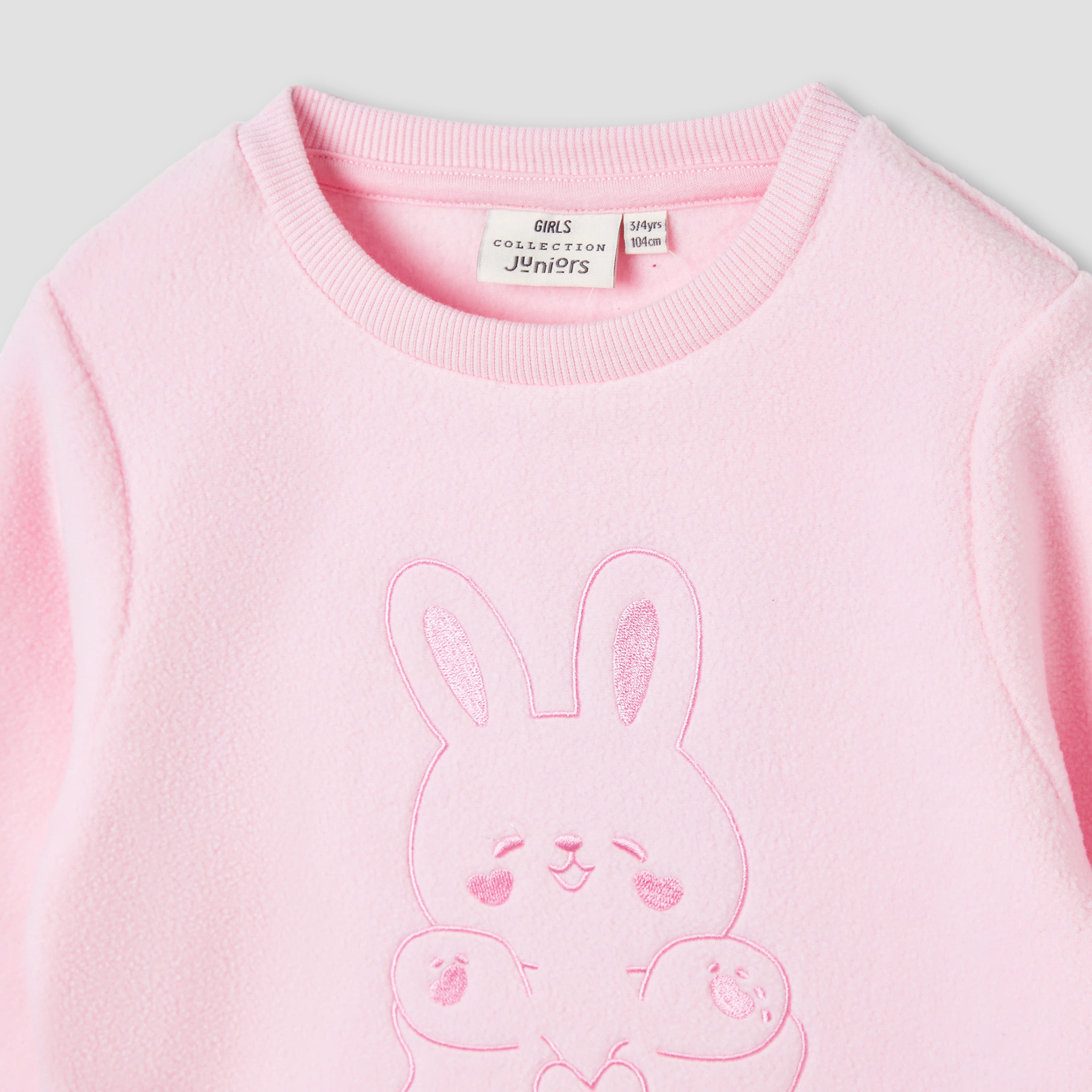 طقم بنطلون بيجاما وتيشيرت بتطريزات أرنب من جونيورز-baby-girls-clothing-winterwear-pyjamasets-image-4