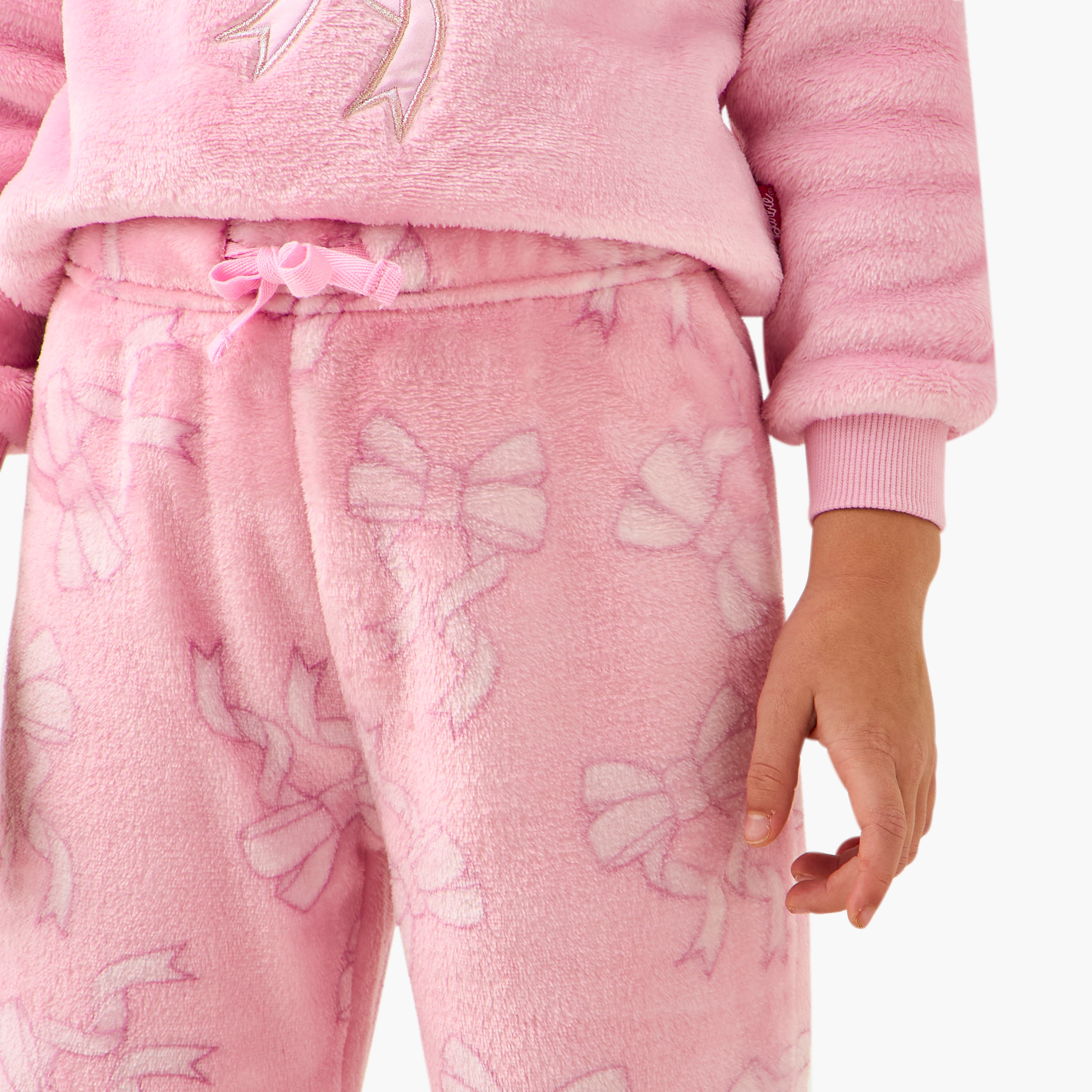 طقم بيجاما بوليستر بياقة ضيقة وأكمام طويلة وطبعات باربي من ماتيل-girls-clothing-nightwear-image-6