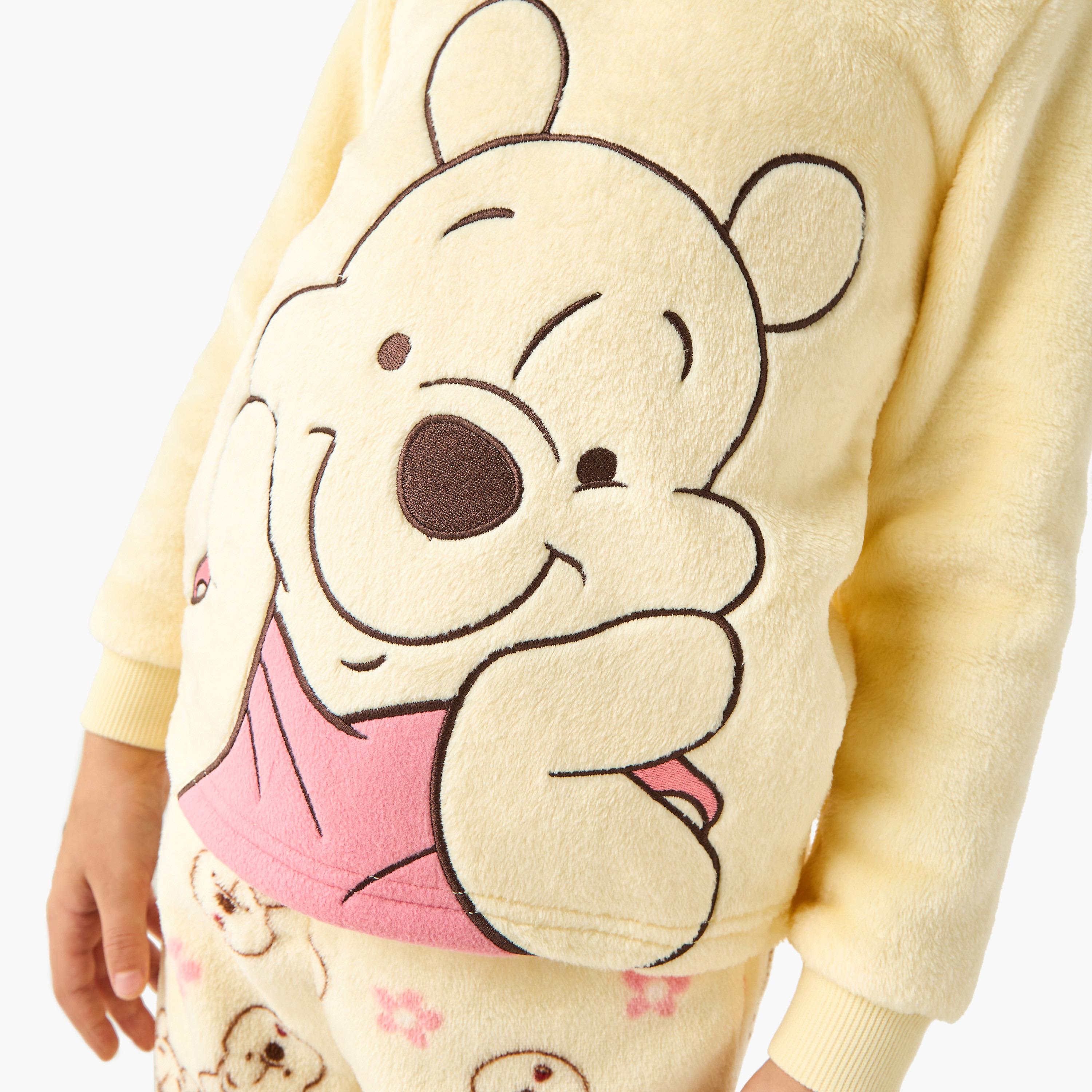 طقم بيجاما للبنات بطبعات ويني ذا بوه - بوليستر - أكمام طويلة وياقة بقبعة  من ديزني-baby-girls-clothing-winterwear-pyjamasets-image-5