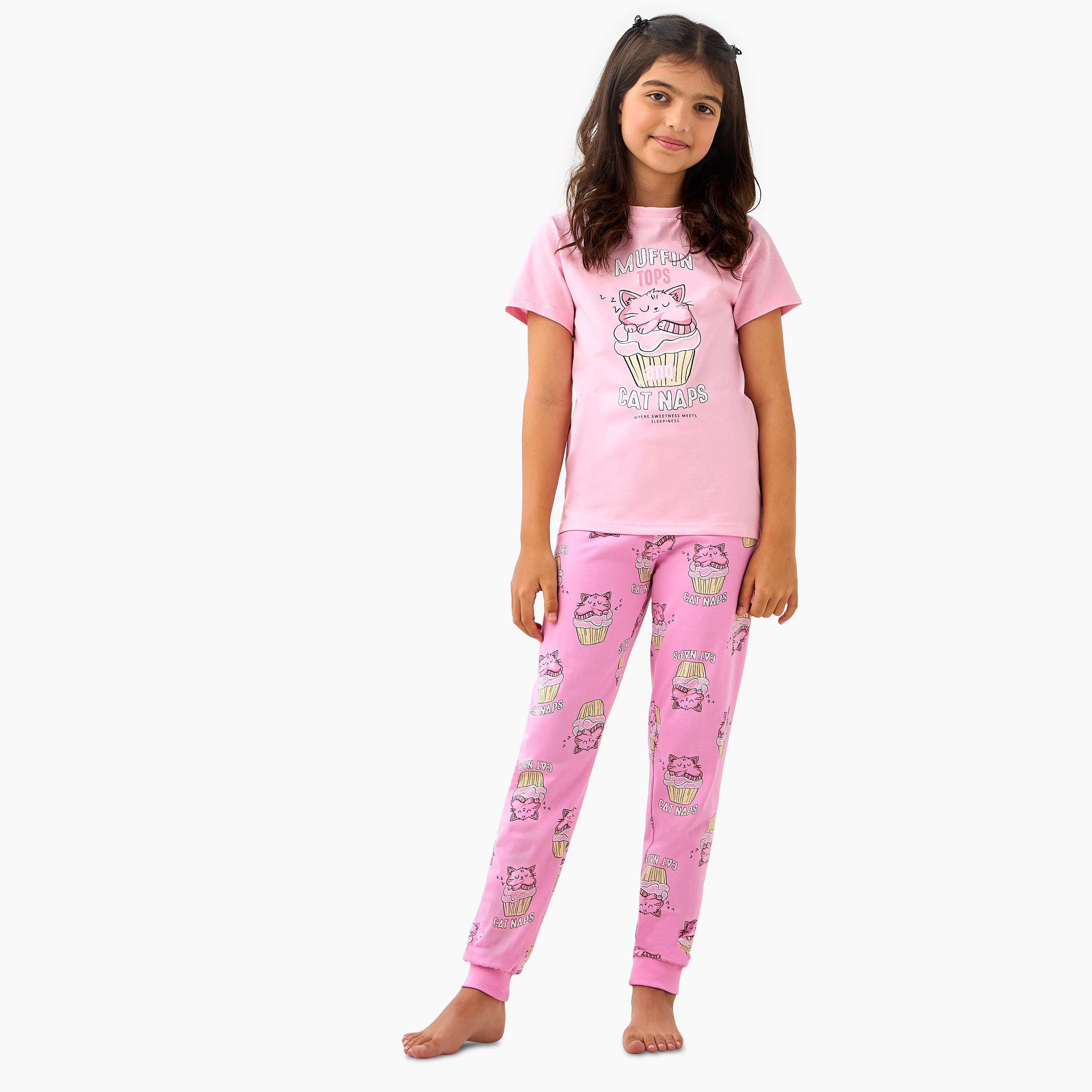 طقم بنطلون بيجاما وتيشيرت بطبعات قطة من جونيورز-girls-clothing-nightwear-image-1