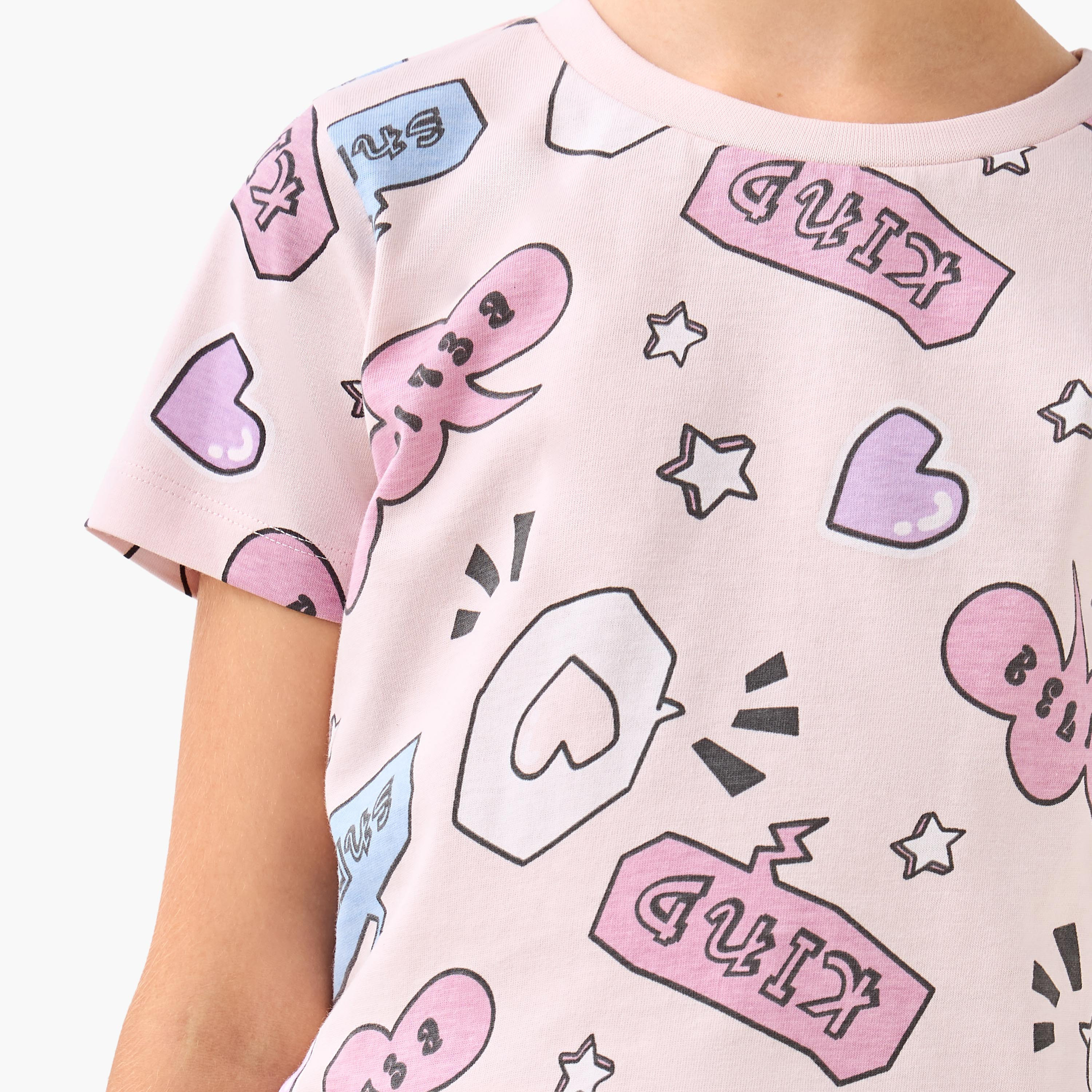 طقم بيجاما قطنية بياقة مستديرة وأكمام قصيرة وطبعات جرافيك من جونيورز – 3 قطع-girls-clothing-nightwear-image-1