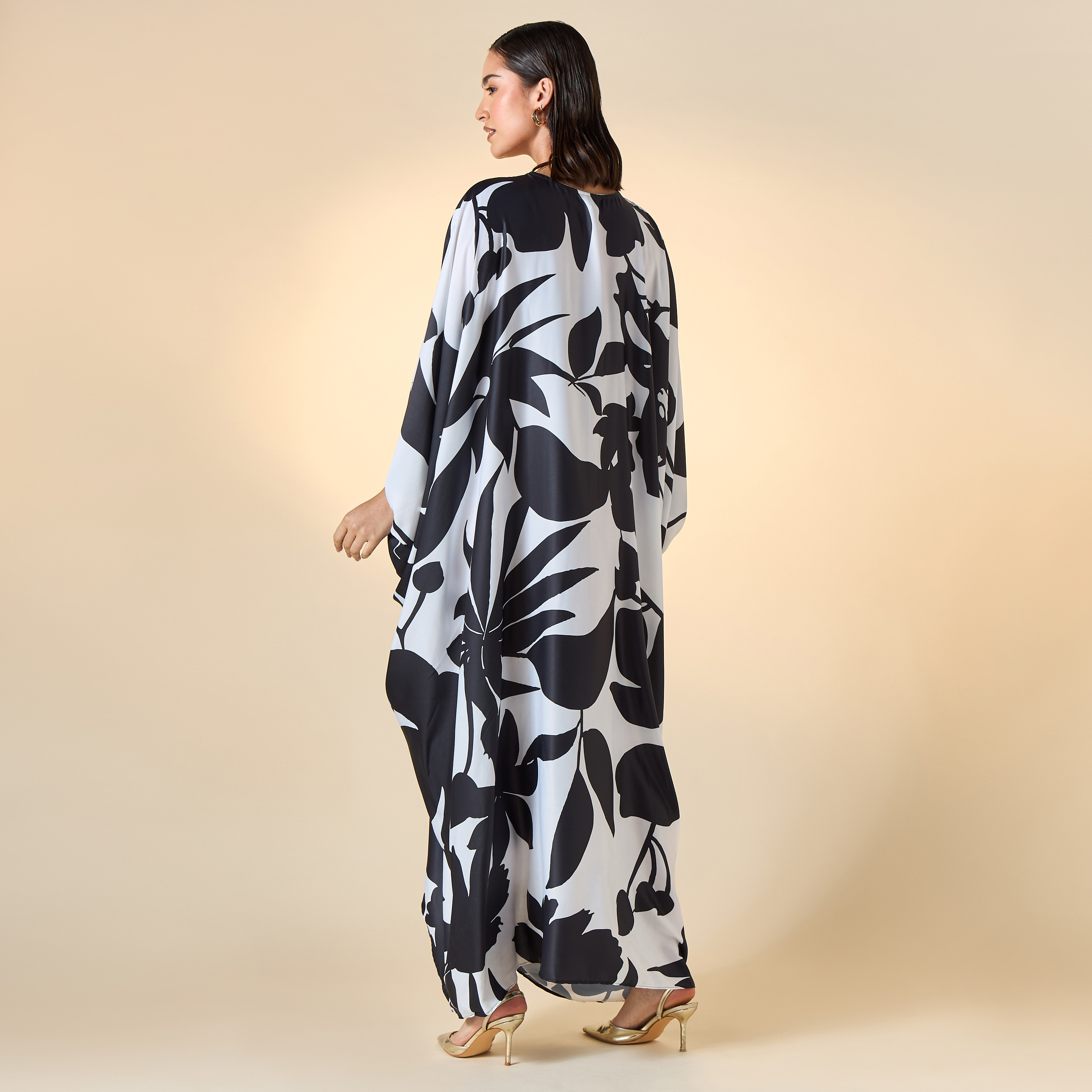 فستان قفطان بطبعات زهور وتفاصيل كشكش من فيور-women-clothing-dresses-image-2