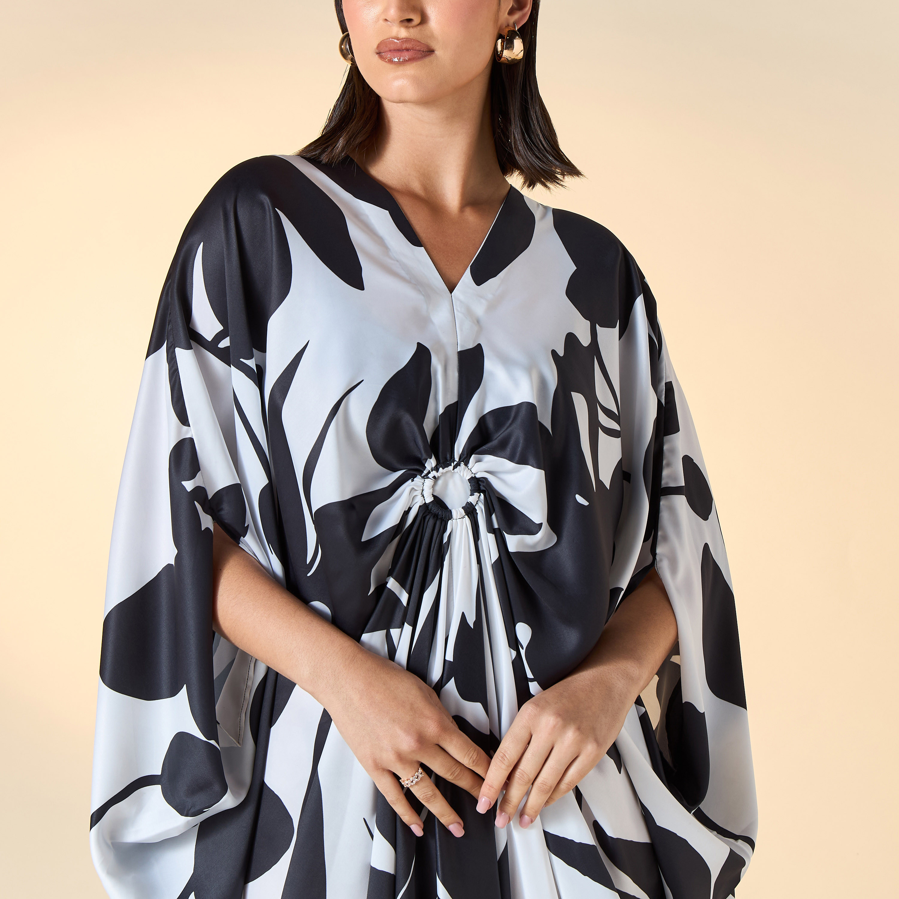 فستان قفطان بطبعات زهور وتفاصيل كشكش من فيور-women-clothing-dresses-image-4
