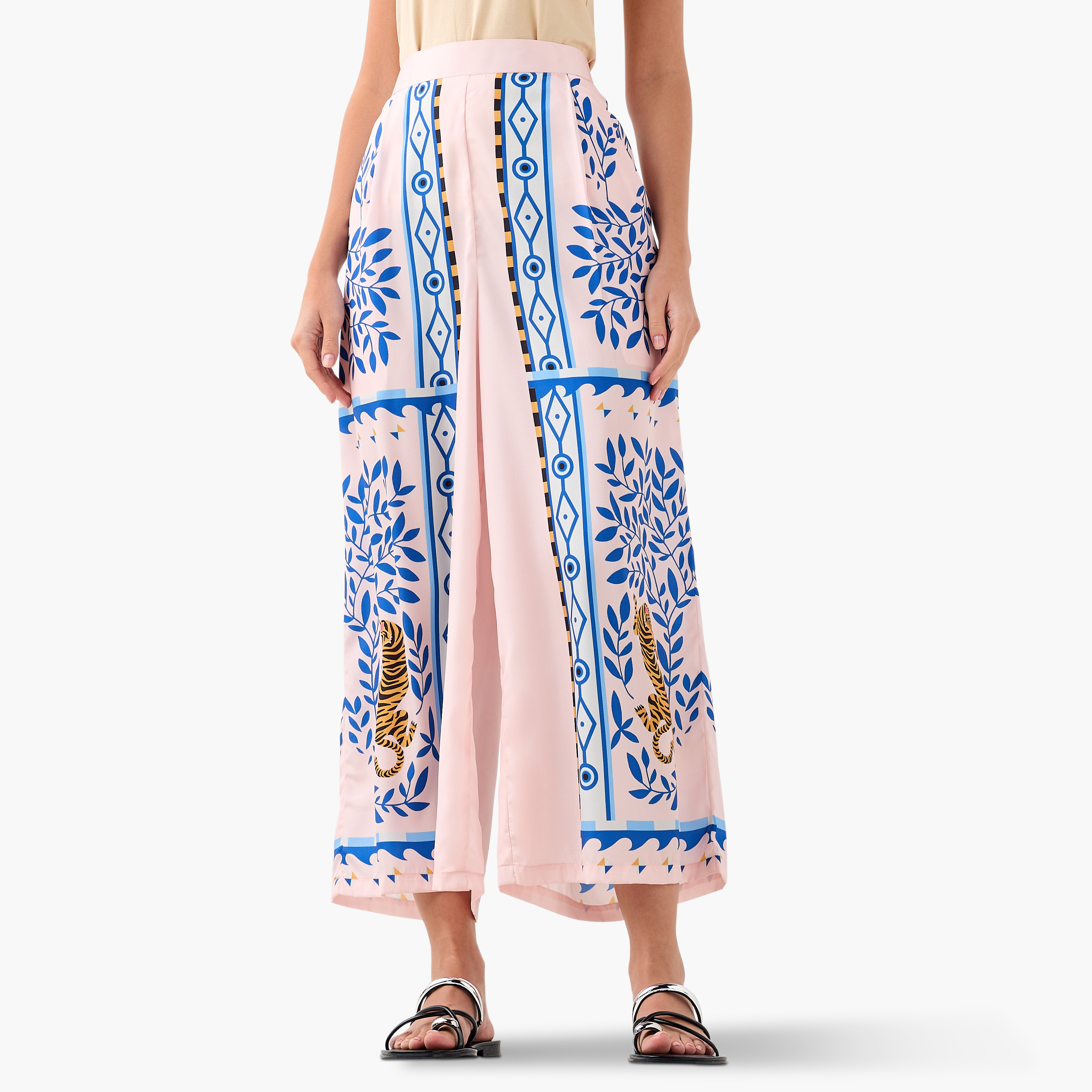 طقم بلوزة بياقة ماندارين وبنطلون بلازو بطبعات أوراق شجر من فيور-women-clothing-coordsets-image-4