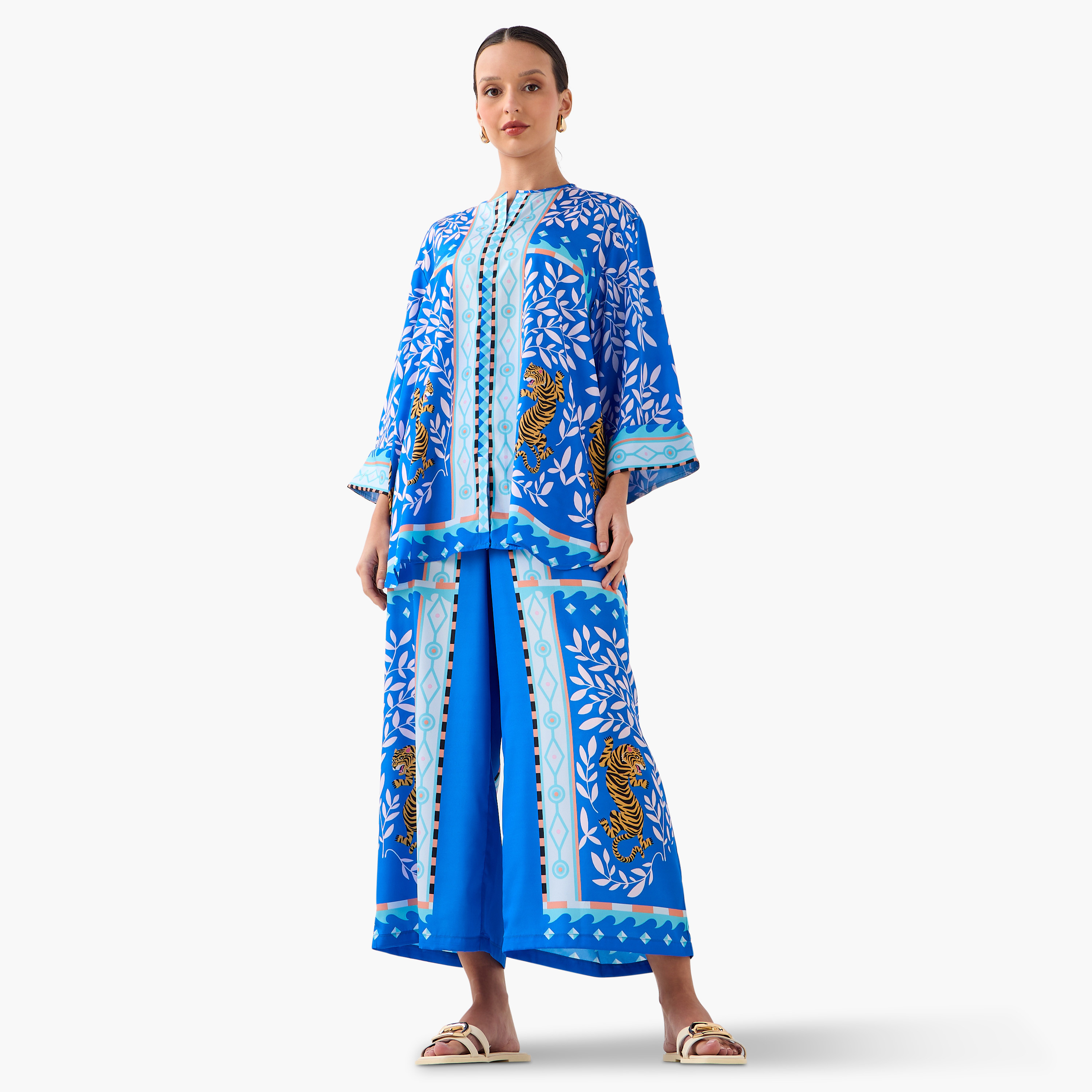 طقم بلوزة بياقة ماندارين وبنطلون بلازو بطبعات أوراق شجر من فيور-women-clothing-coordsets-image-7
