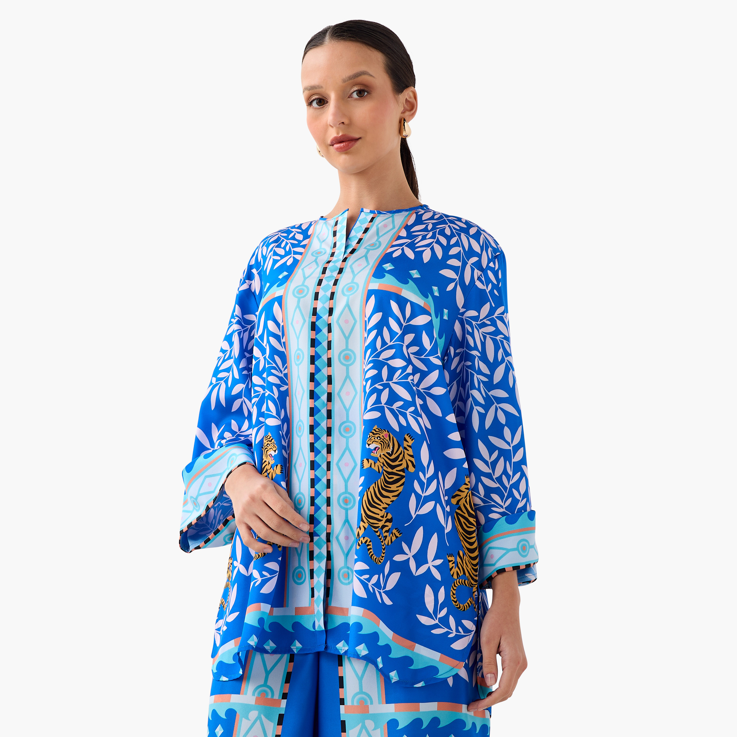 طقم بلوزة بياقة ماندارين وبنطلون بلازو بطبعات أوراق شجر من فيور-women-clothing-coordsets-image-9
