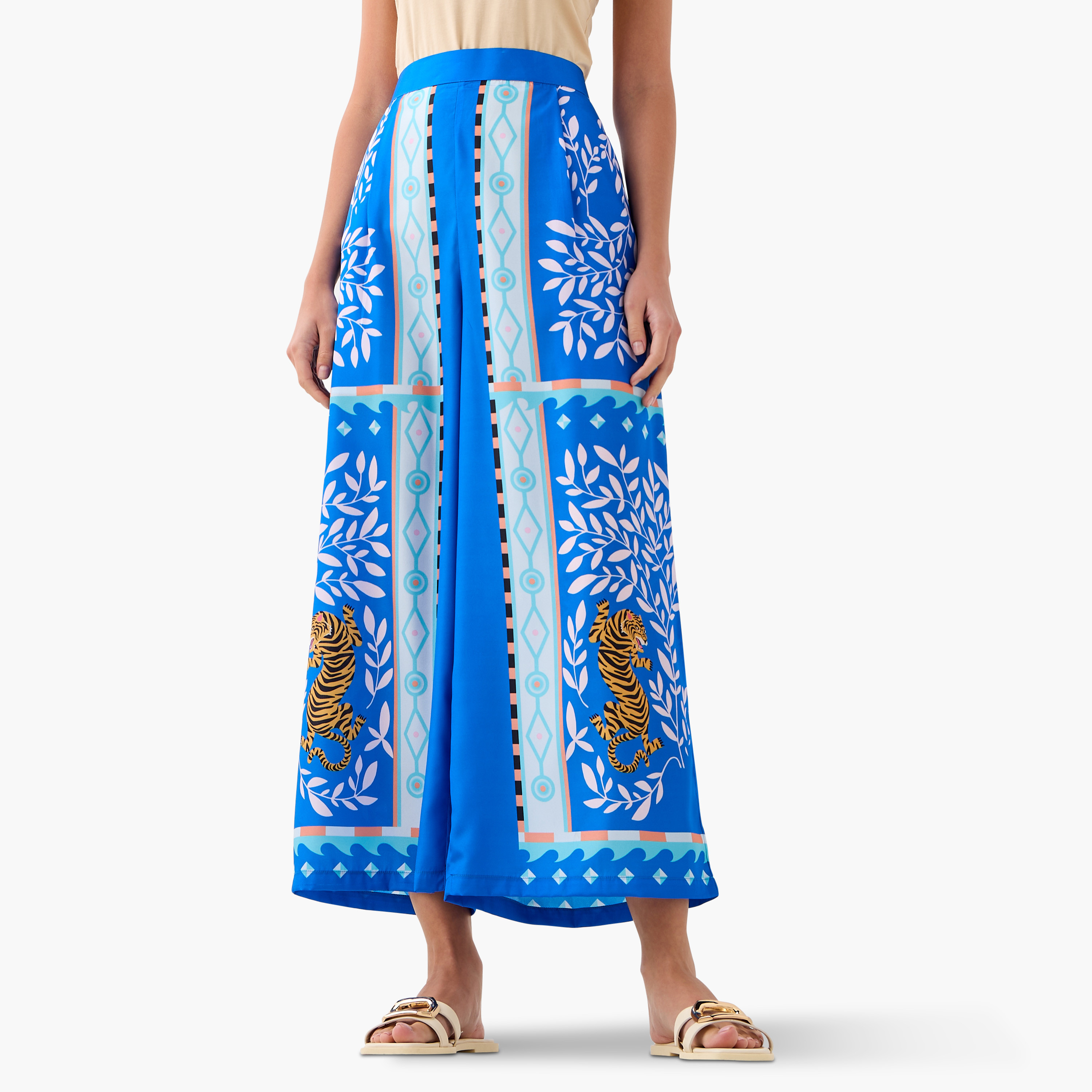 طقم بلوزة بياقة ماندارين وبنطلون بلازو بطبعات أوراق شجر من فيور-women-clothing-coordsets-image-10