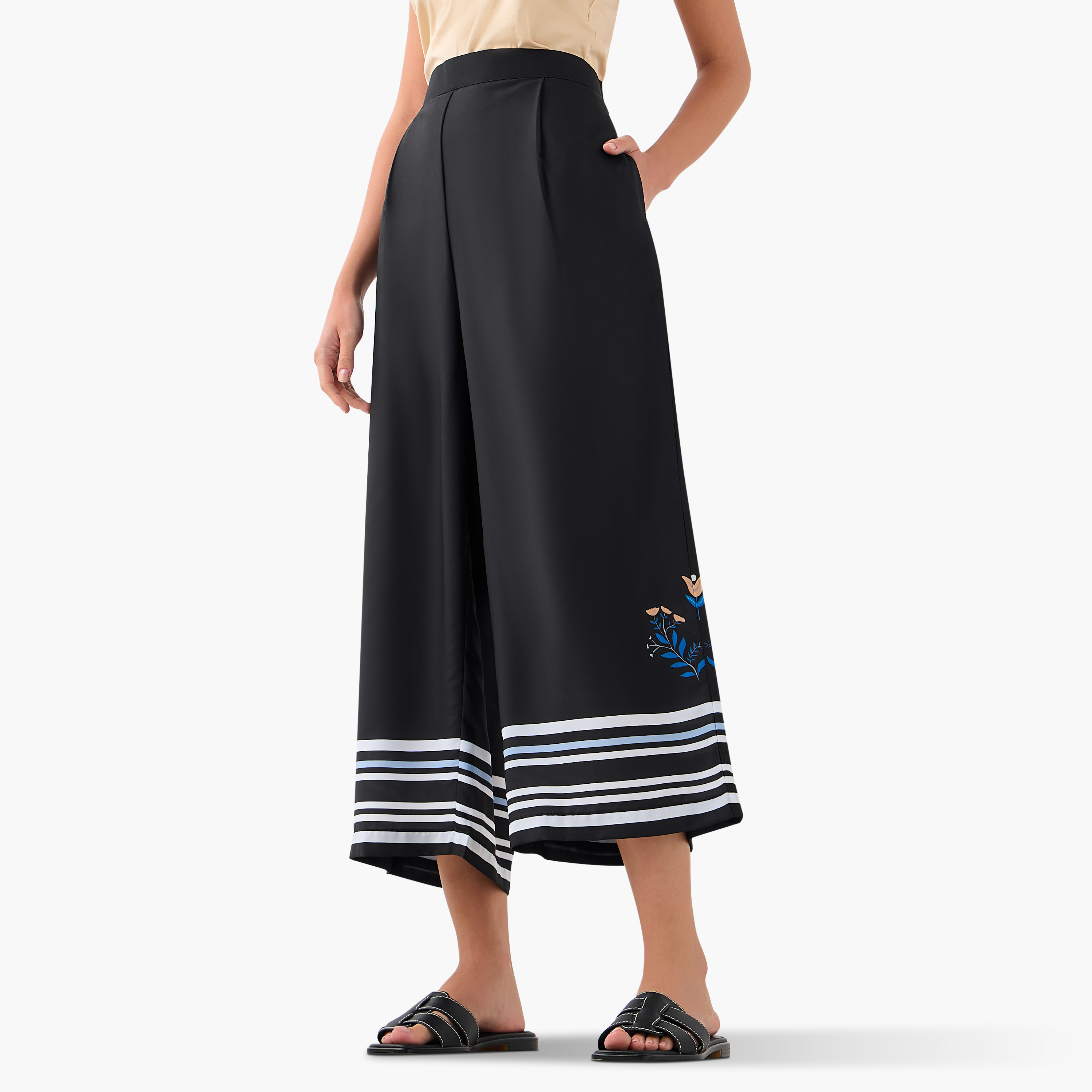طقم بلوزة بياقة ماندارين وطبعات مع بنطلون قصير من فيور-women-clothing-coordsets-image-4