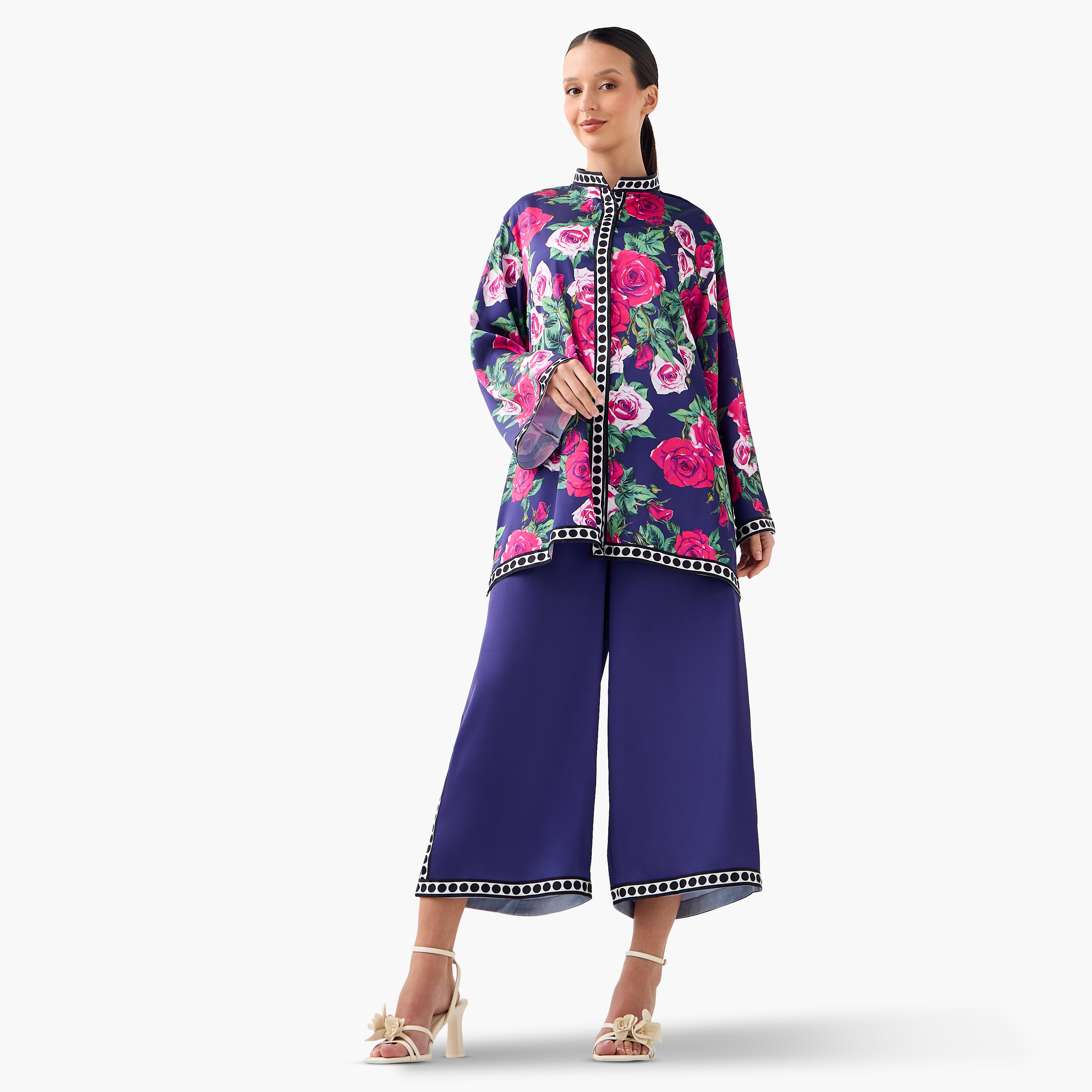 طقم بلوزة بياقة ماندارين وطبعات زهرية مع بنطلون قصير من فيور-women-clothing-coordsets-image-1
