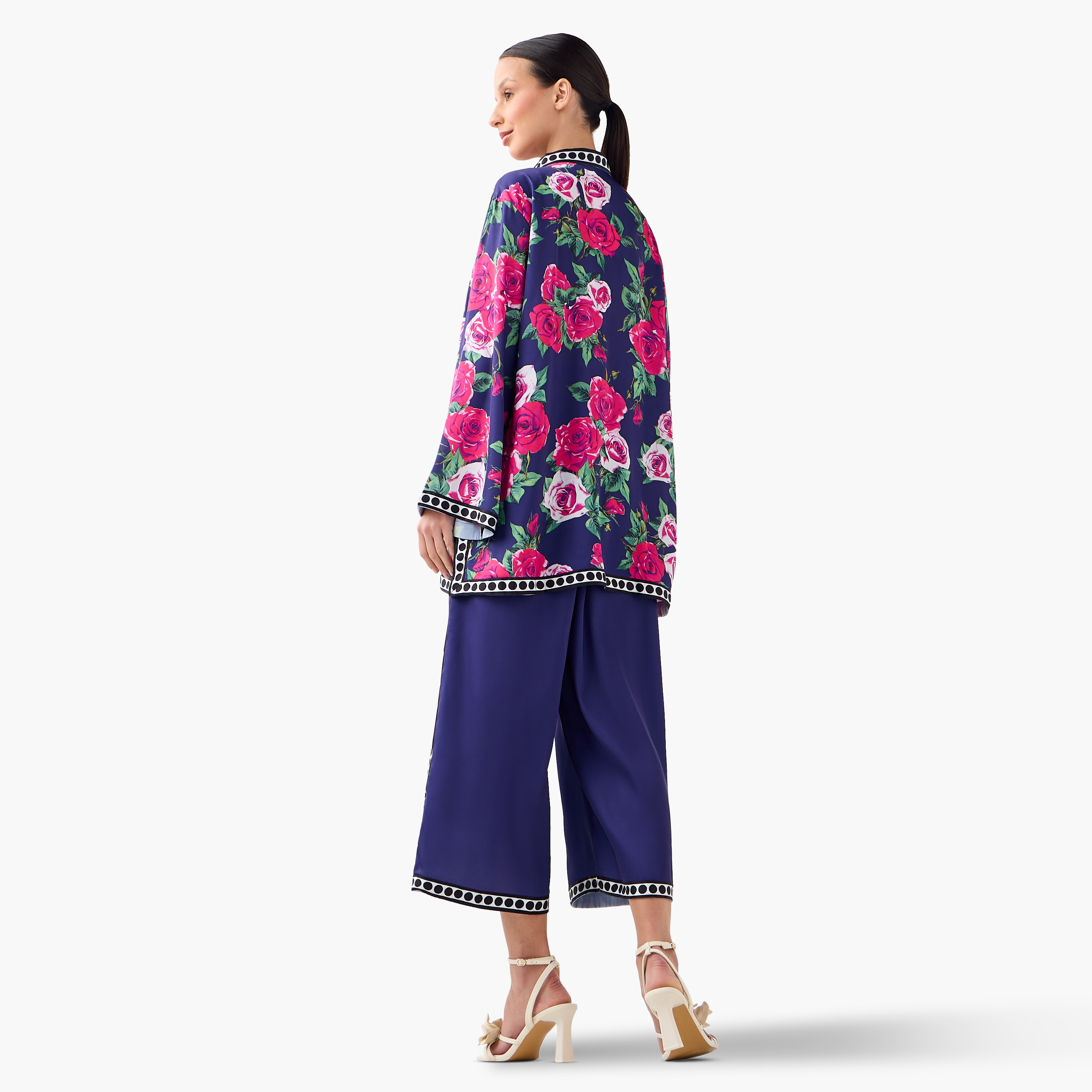 طقم بلوزة بياقة ماندارين وطبعات زهرية مع بنطلون قصير من فيور-women-clothing-coordsets-image-2