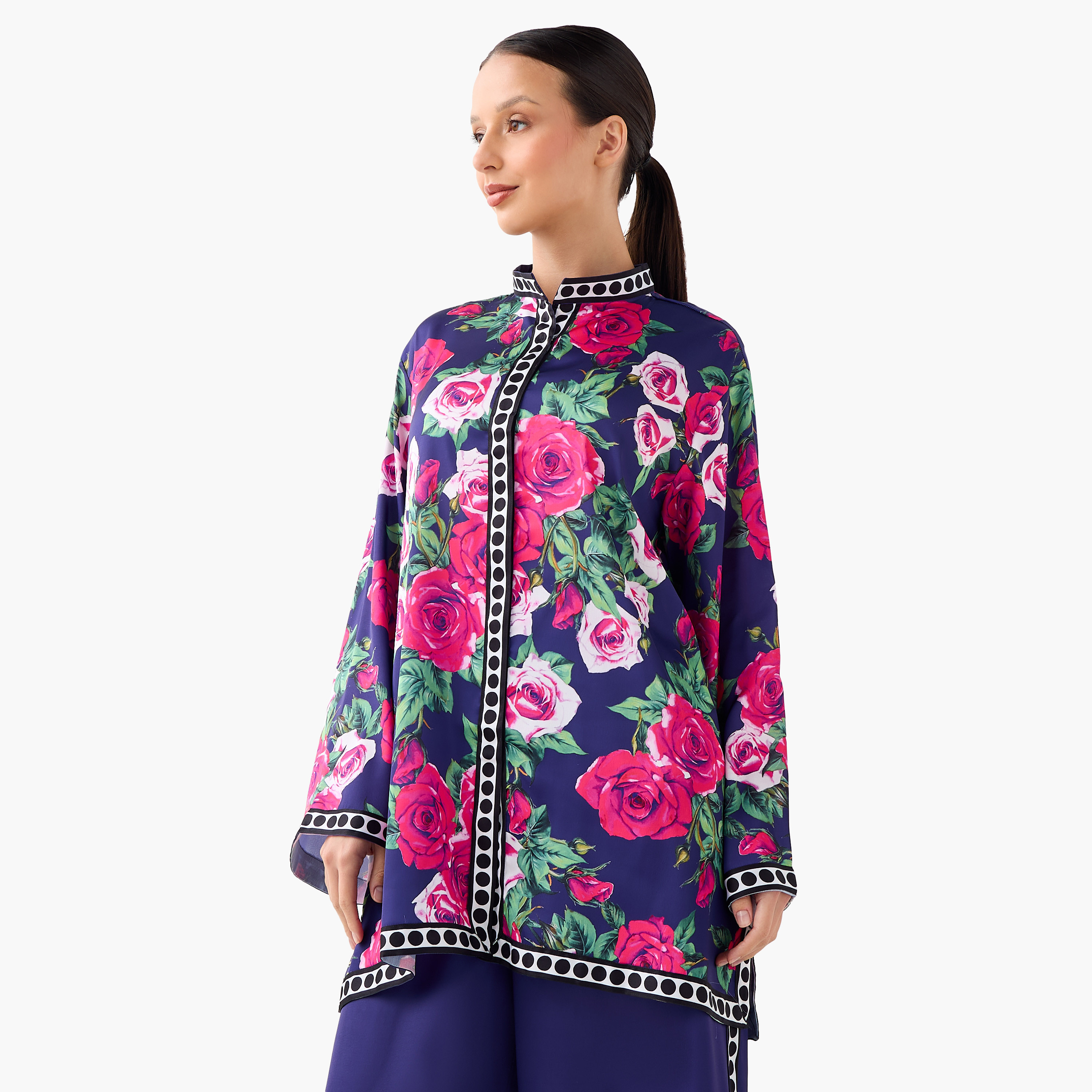 طقم بلوزة بياقة ماندارين وطبعات زهرية مع بنطلون قصير من فيور-women-clothing-coordsets-image-3