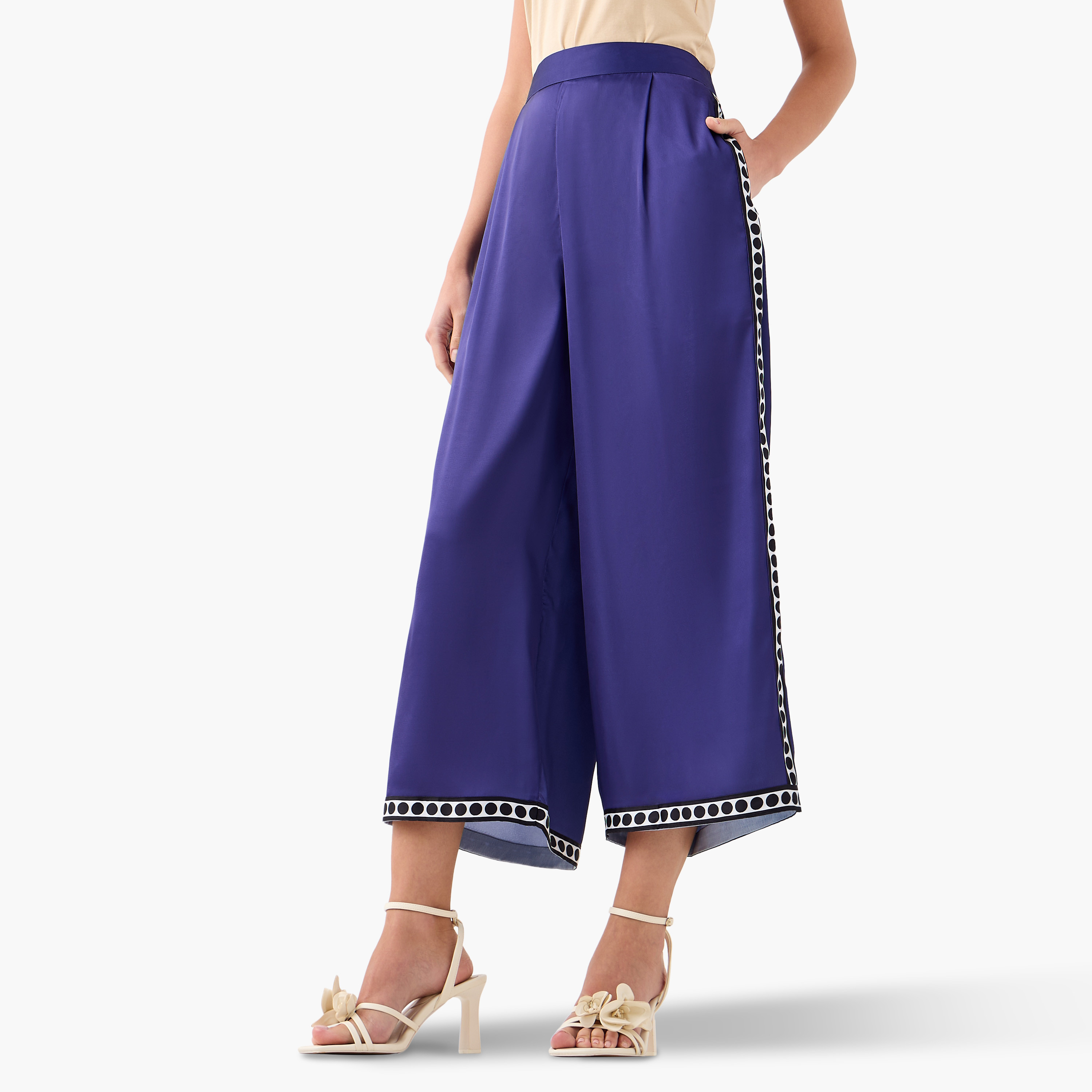 طقم بلوزة بياقة ماندارين وطبعات زهرية مع بنطلون قصير من فيور-women-clothing-coordsets-image-4