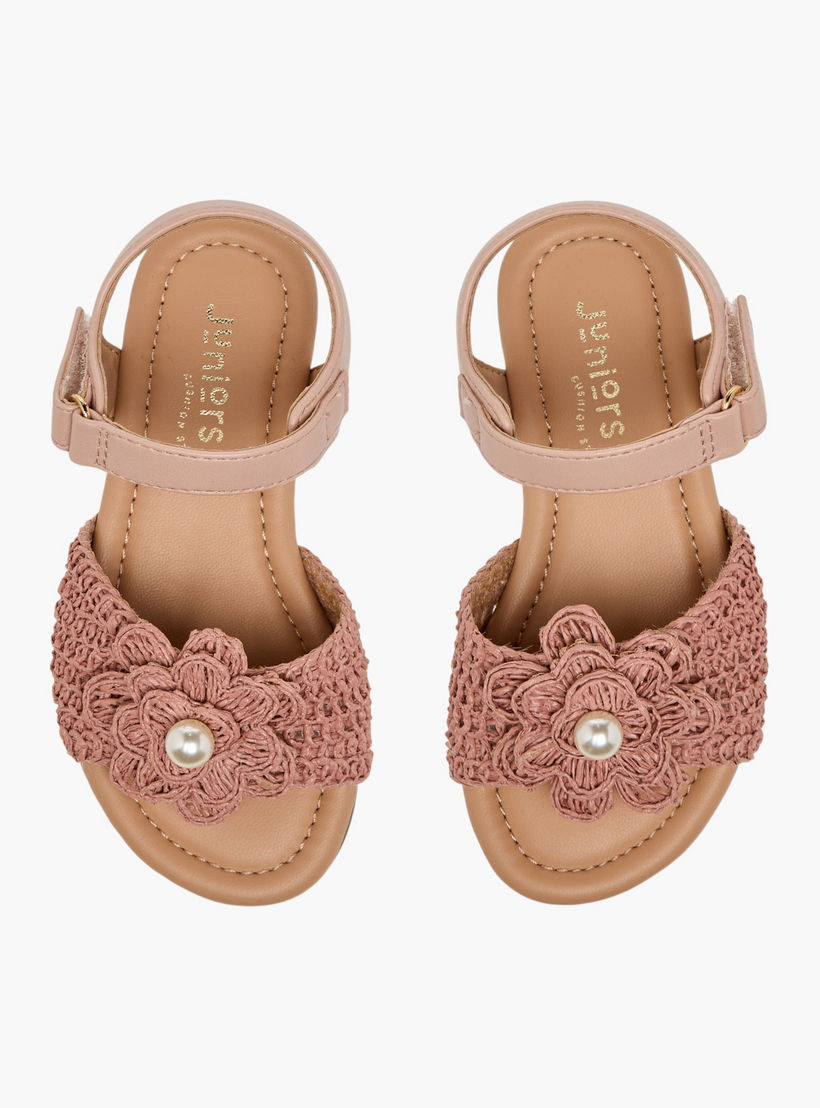 صندل بتفاصيل كروشيه مزين باللؤلؤ للبنات من جونيورز-girls-shoes-sandals-image-1