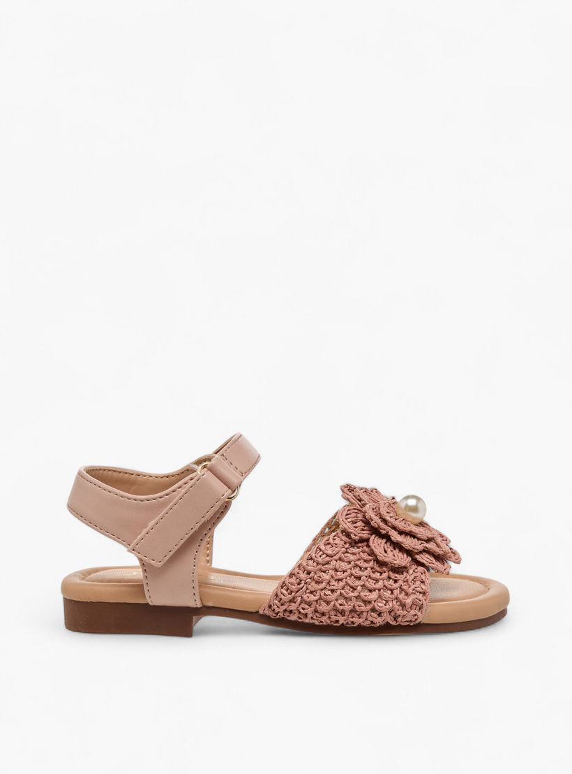صندل بتفاصيل كروشيه مزين باللؤلؤ للبنات من جونيورز-girls-shoes-sandals-image-2