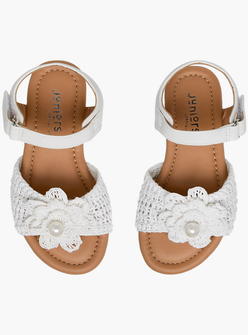 صندل بتفاصيل كروشيه مزين باللؤلؤ للبنات من جونيورز-girls-shoes-sandals-image-1
