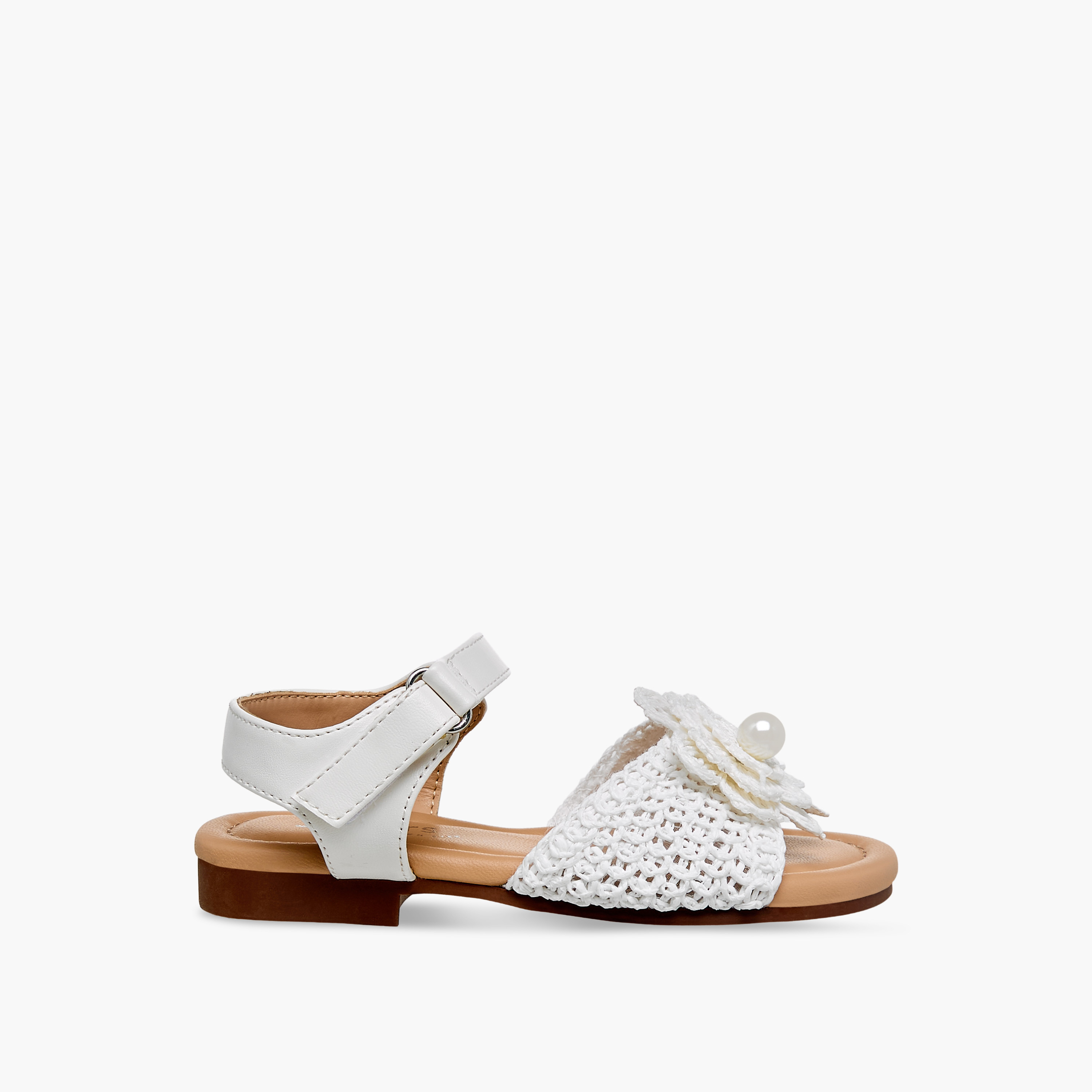 صندل بتفاصيل كروشيه مزين باللؤلؤ للبنات من جونيورز-girls-shoes-sandals-image-2