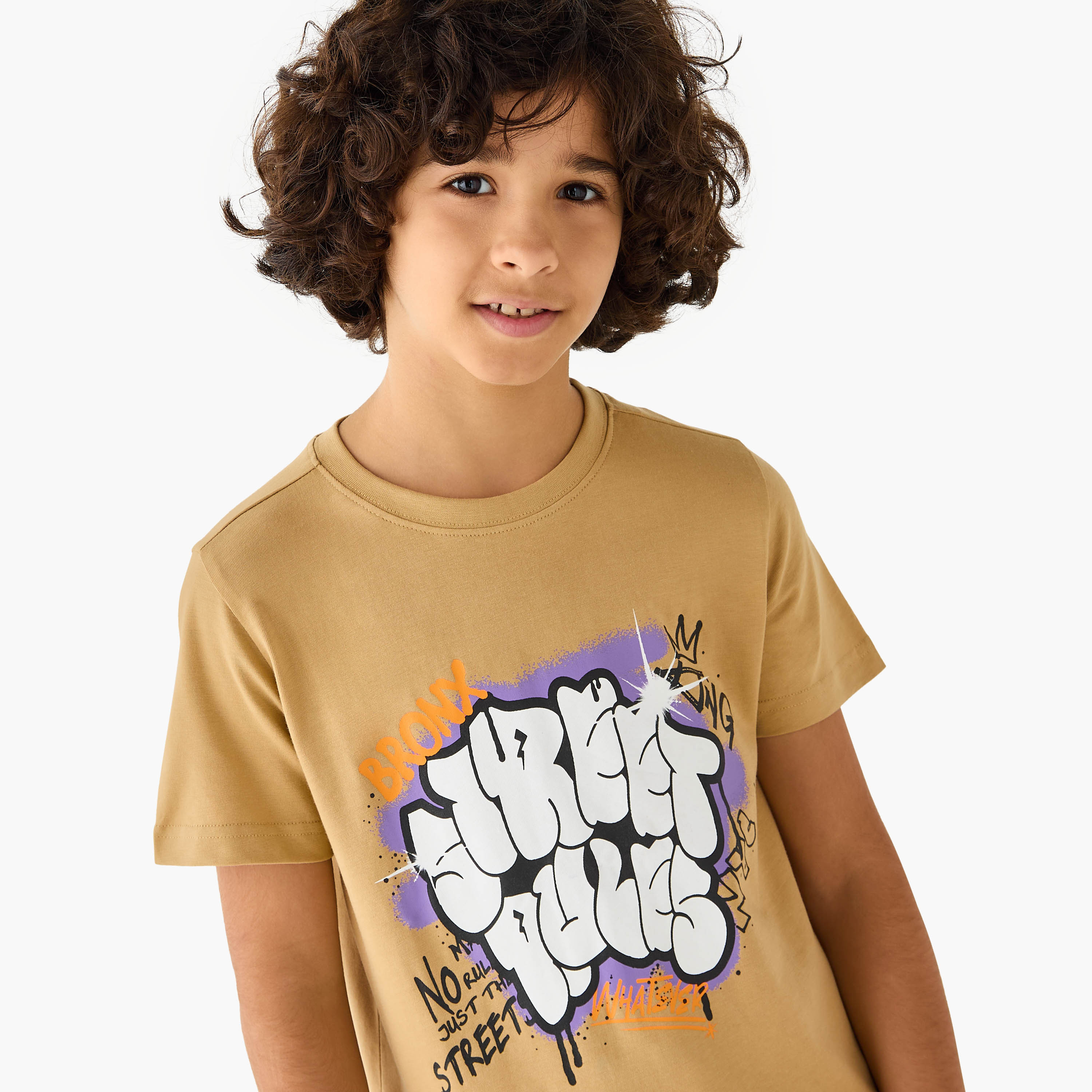 تيشيرت بطبعات جرافيتي من جونيورز-boys-clothing-tshirtsandpolos-image-4