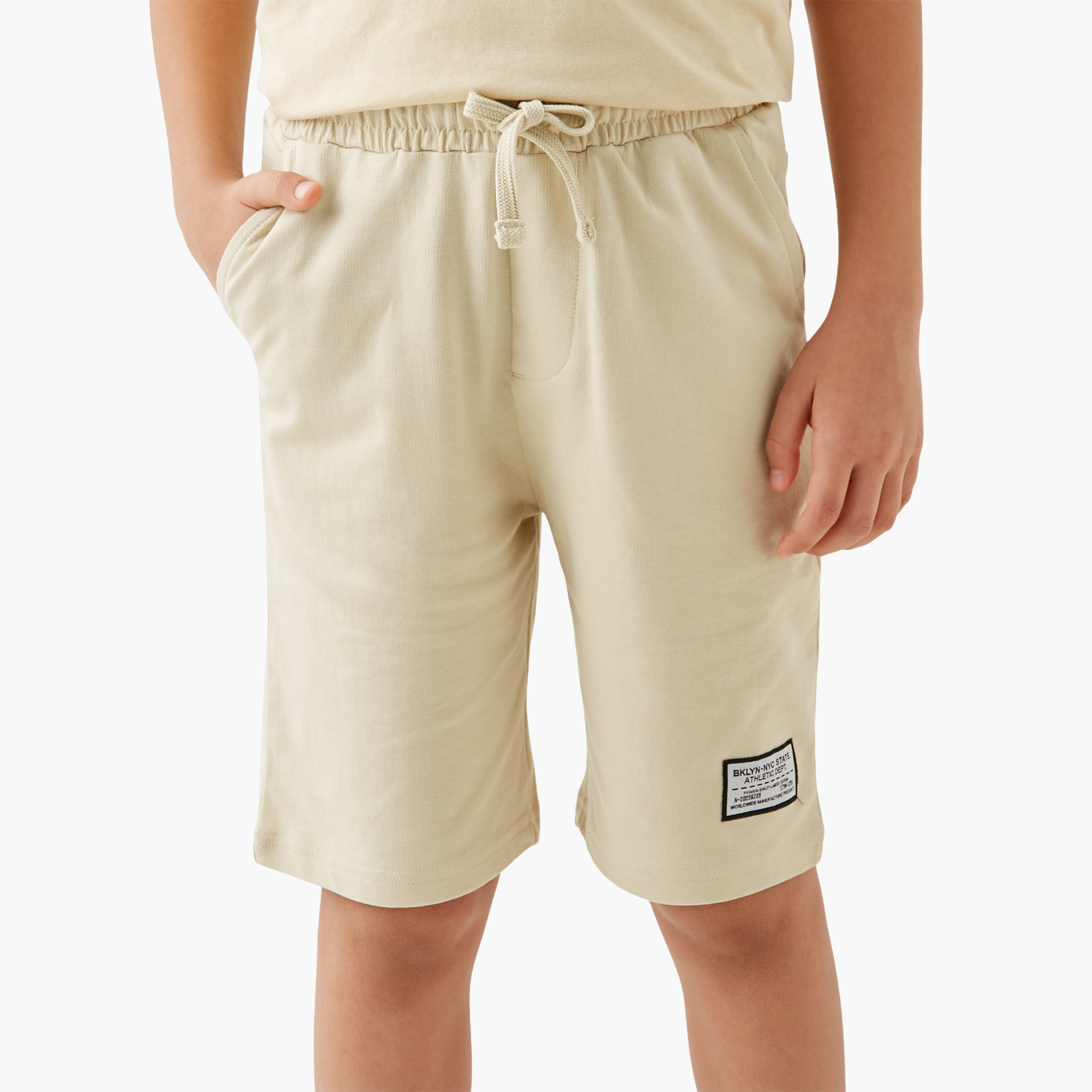 شورت برباط إغلاق وجيوب وزخارف من جونيورز-boys-clothing-bottoms-shorts-image-1